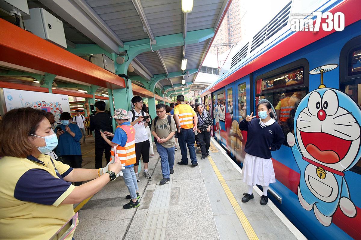 輕鐵兆康站一個月台裝飾為「多啦A夢主題月台」。(資料圖片)