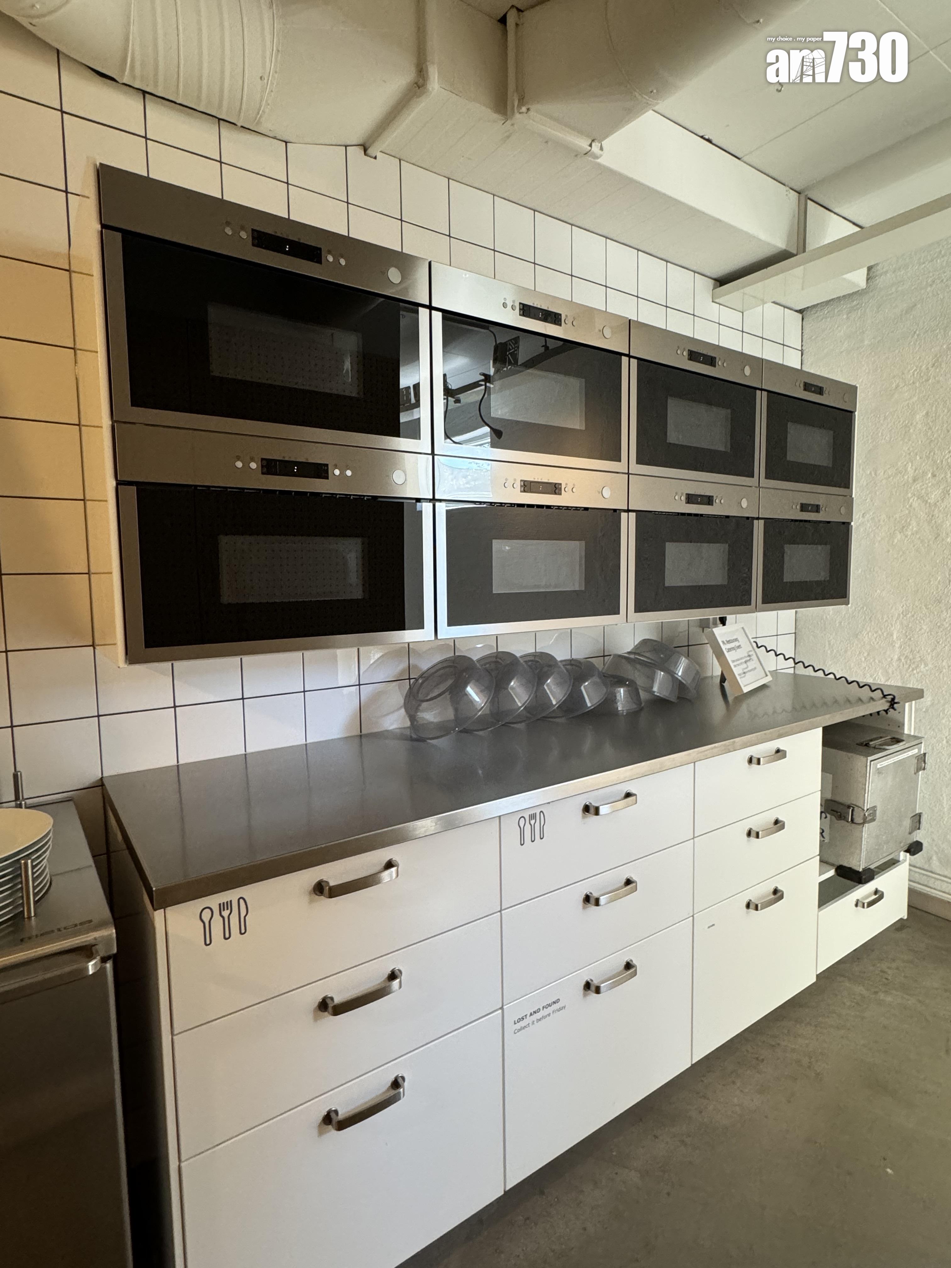 每個辦公室都提供免費茶水、咖啡、朱古力及小食。