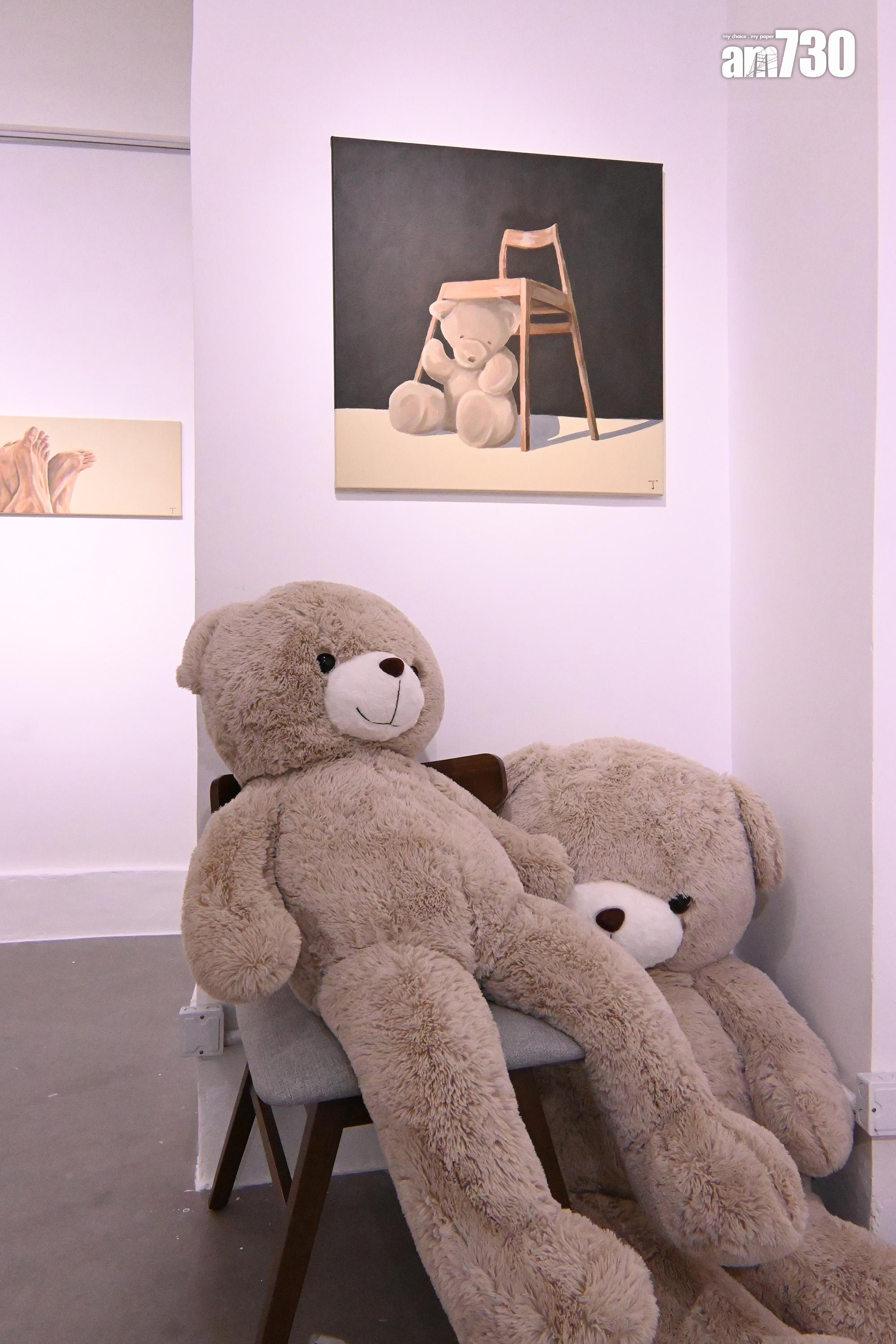 丁子朗表示最難畫的是談及家庭的作品,而且也是花最多時間,單是選色過程中就經常出現矛盾。(娛樂組攝)