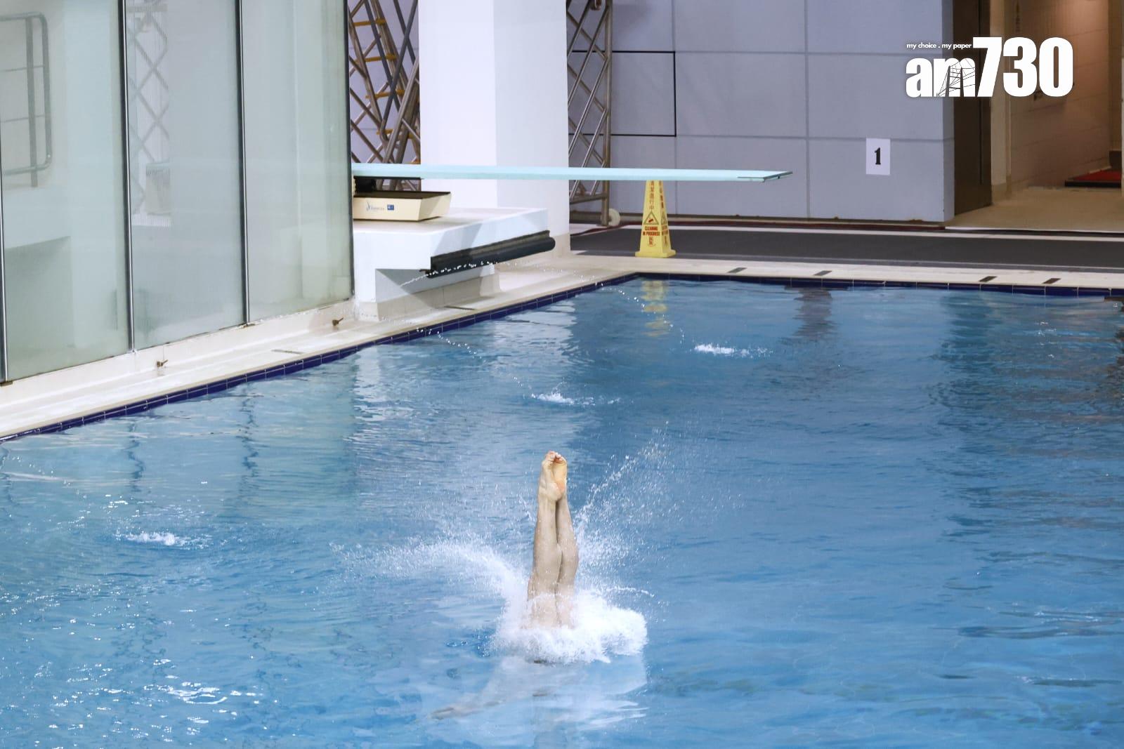 全紅嬋在維多利亞公園游泳池表示獨門絕技「水花消失術」。(林俊源攝)