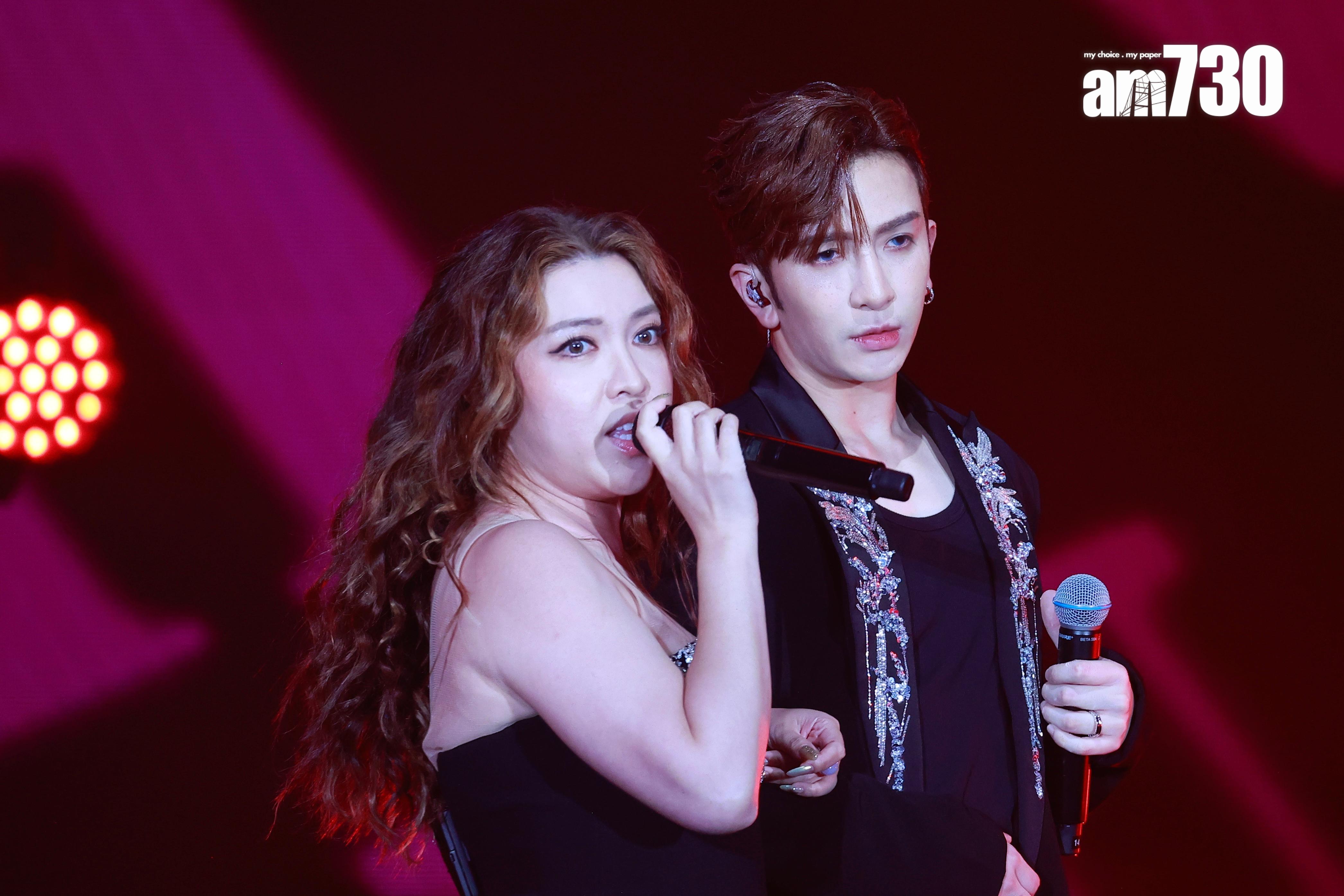 Serrini撓著Anson Lo手臂合唱。(娛樂組攝)