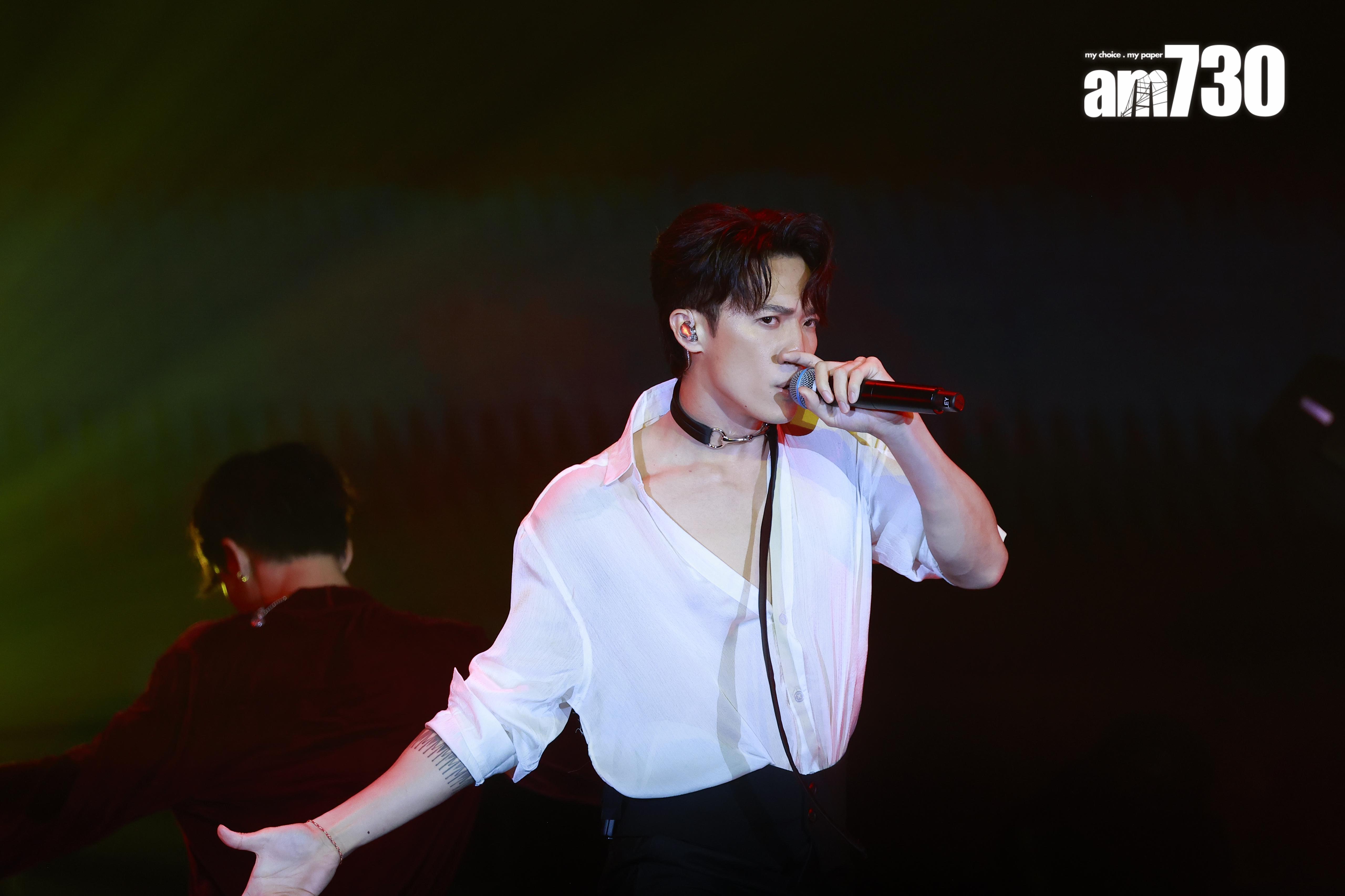 Stanley脫去西裝外套,僅穿白裇衫跳唱《Drunk in Love》,約隱約現。(娛樂組攝)