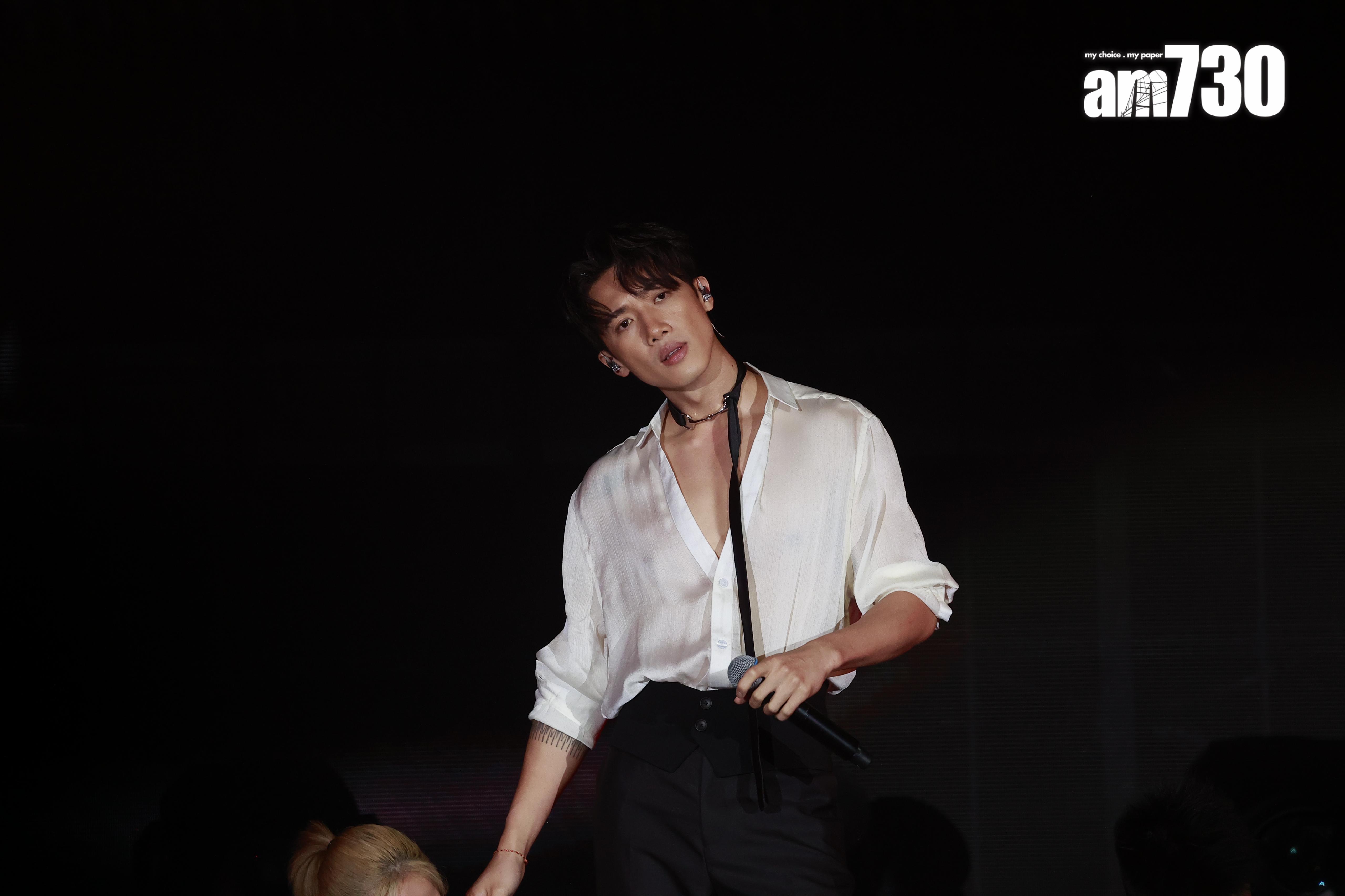 Stanley脫去西裝外套,僅穿白裇衫跳唱《Drunk in Love》,約隱約現。(娛樂組攝)