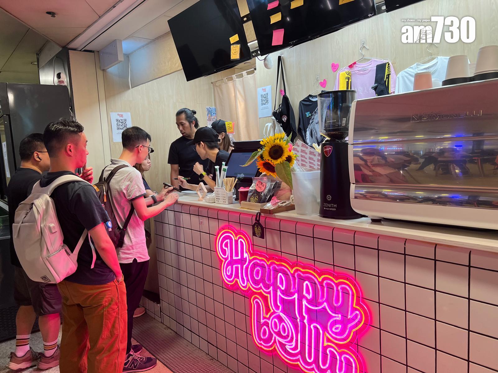 王宗堯與太太經營的Happy Belly上月休業,不少食客排隊。(資料圖片)