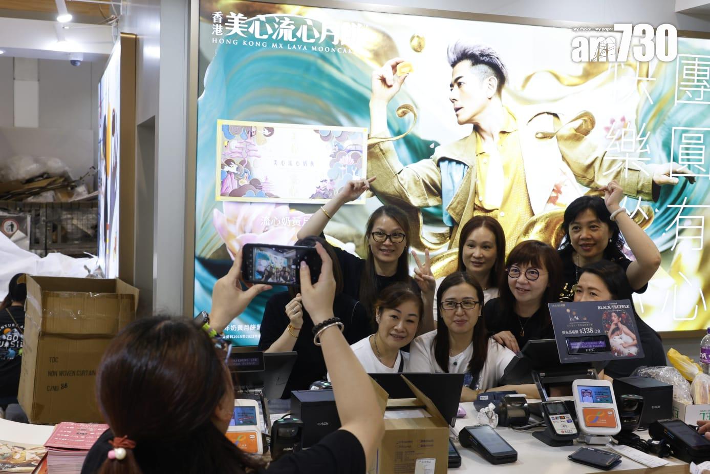 美食博覽明開鑼 一蚊雞一蚊鮑魚優惠供搶購 (林俊源攝)