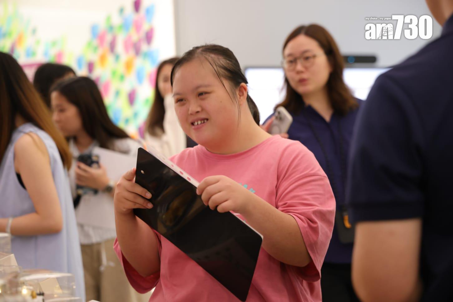 殘疾人士並不是受助者 紅十字會︰給予一個就業機會 (吳康琦攝)