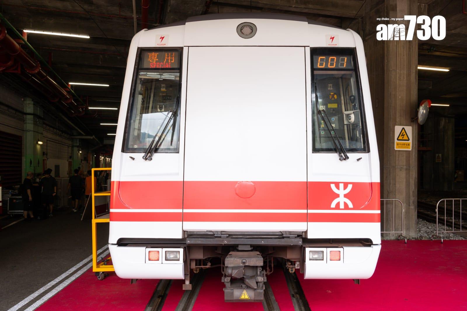 車頭換上標誌性的紅白色設計。(陳奕釗攝)