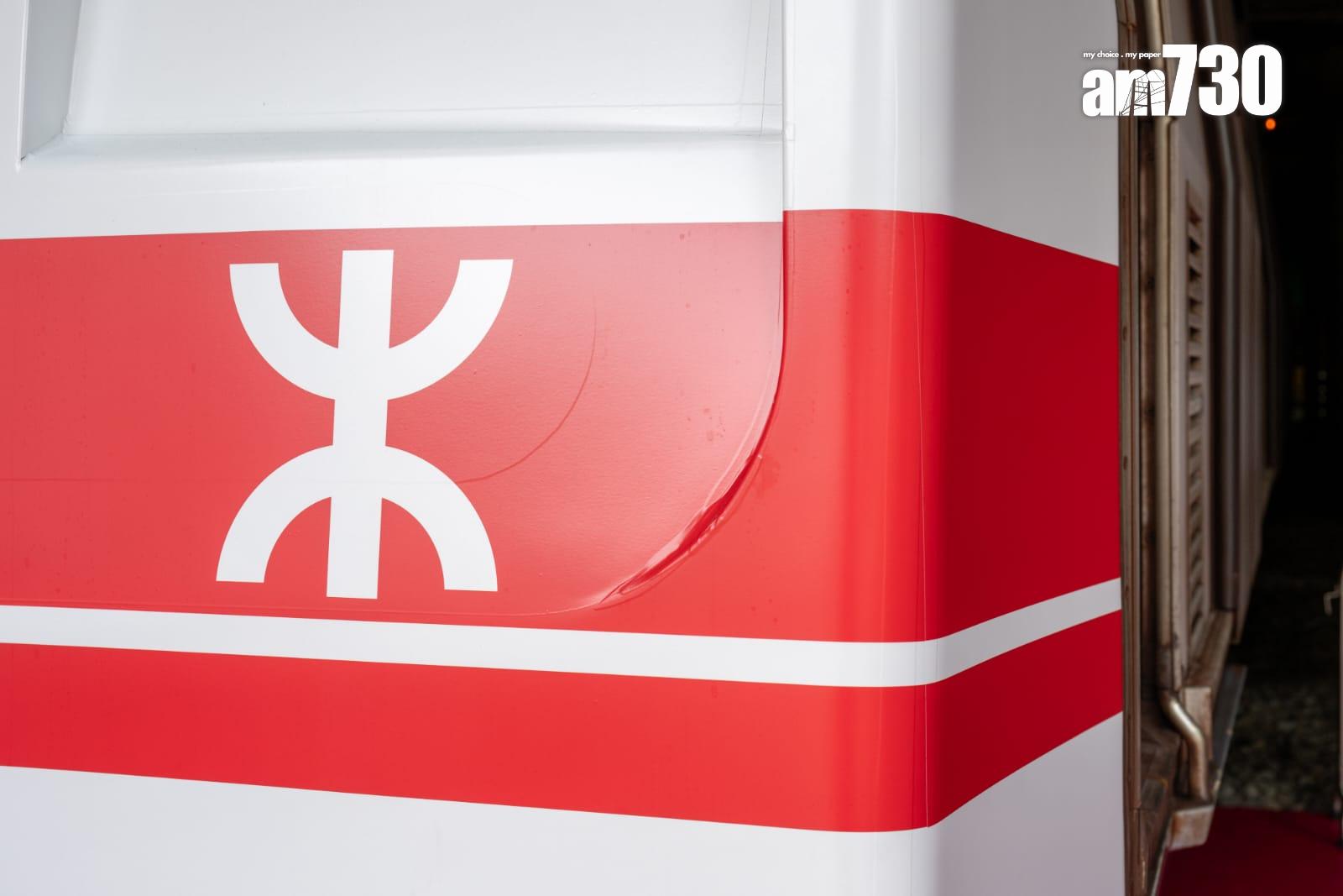 車頭換上標誌性的紅白色設計。(陳奕釗攝)