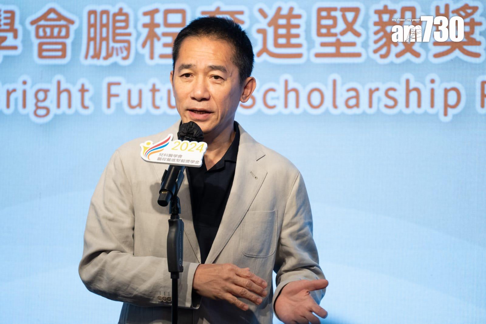 梁朝偉捐自己珍藏的趙無極水墨畫作,再加300萬做慈善。(陳奕釗攝)