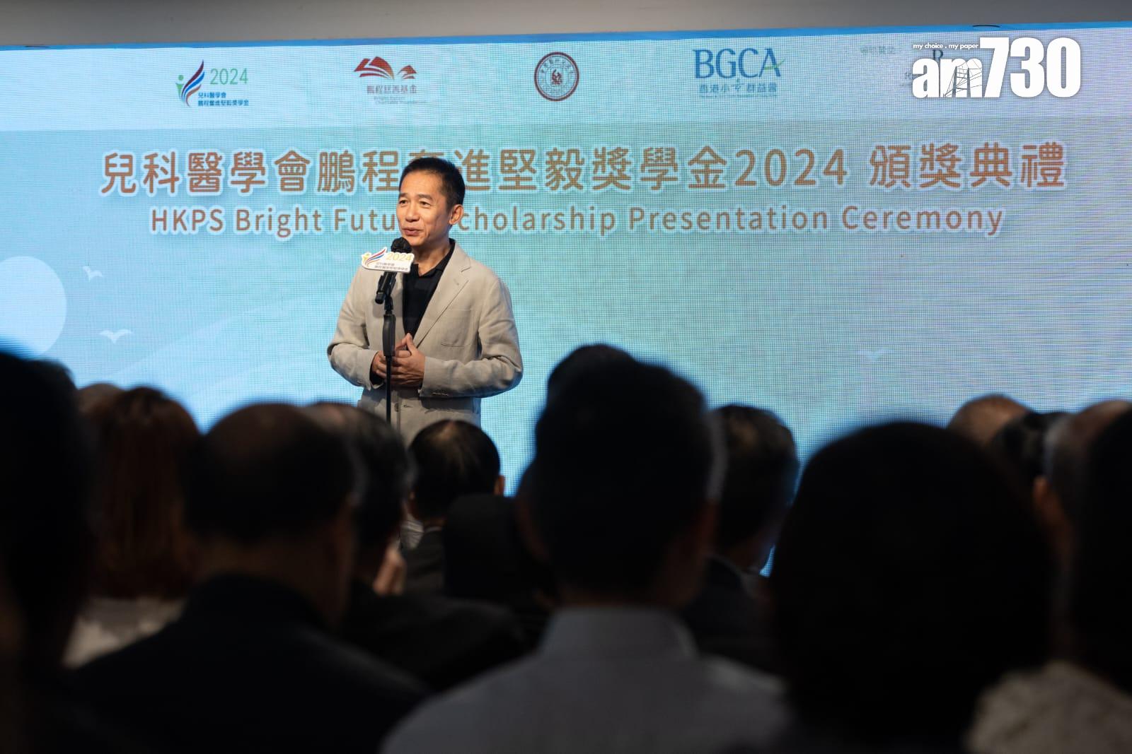 梁朝偉捐自己珍藏的趙無極水墨畫作,再加300萬做慈善。(陳奕釗攝)