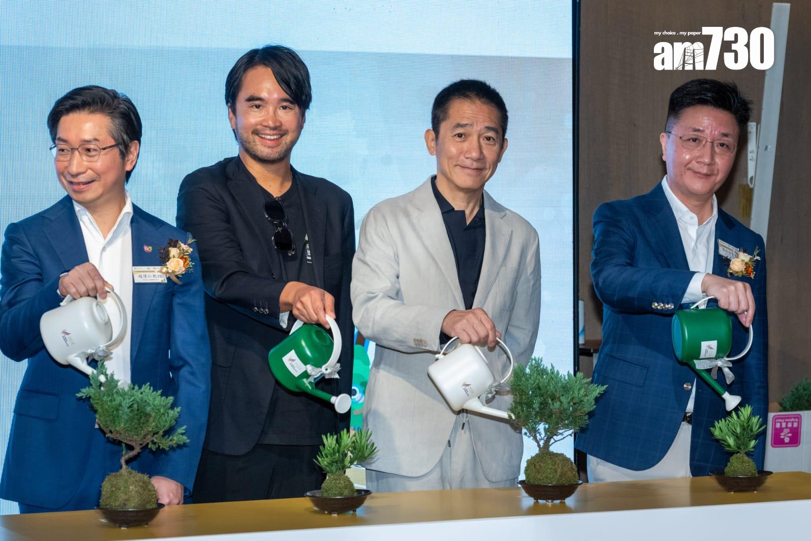 梁朝偉捐自己珍藏的趙無極水墨畫作,再加300萬做慈善。(陳奕釗攝)