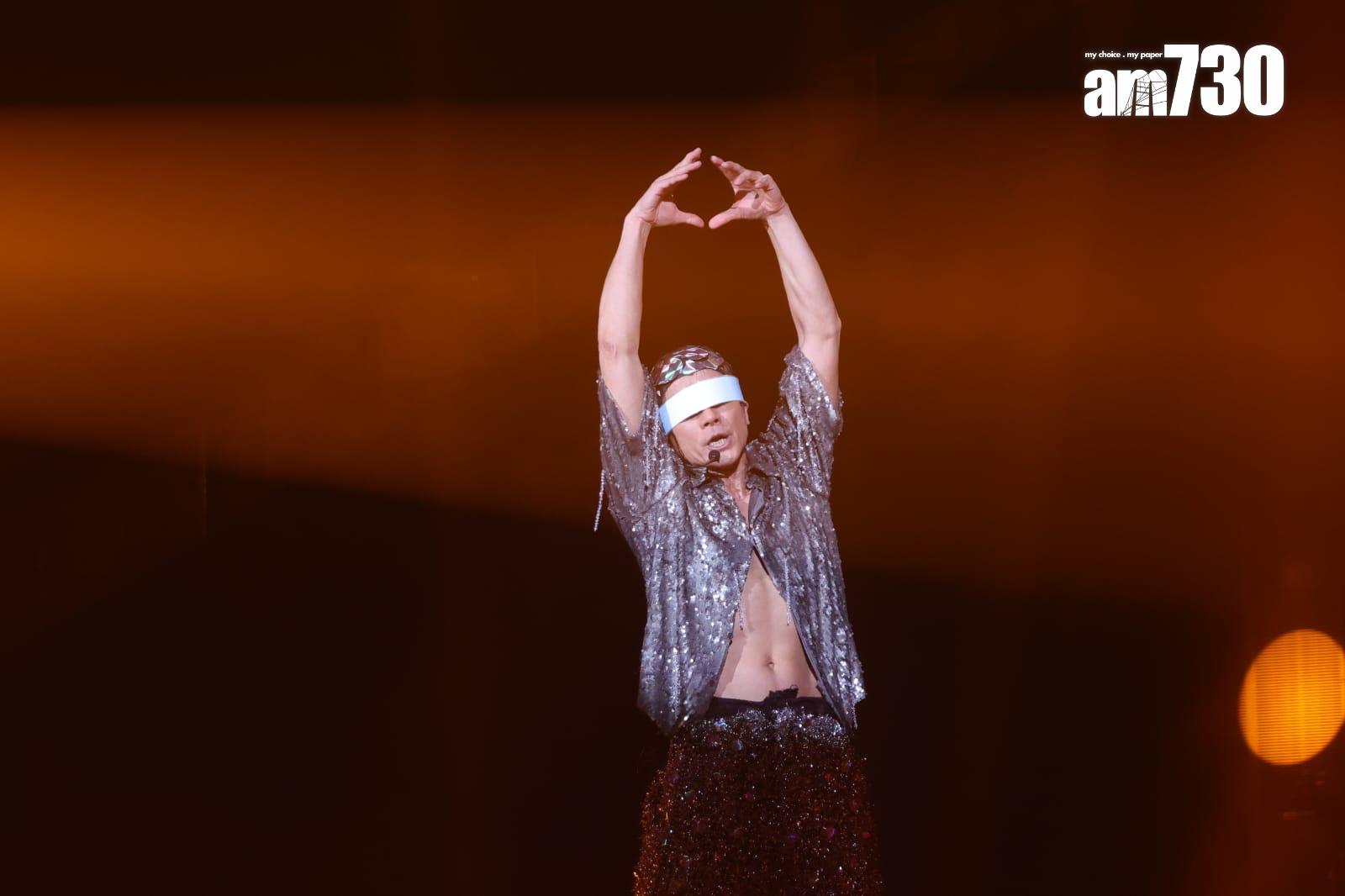 郭富城表示蒙眼跳舞不危險,向下望仍可稍微偷看。(吳康琦攝)