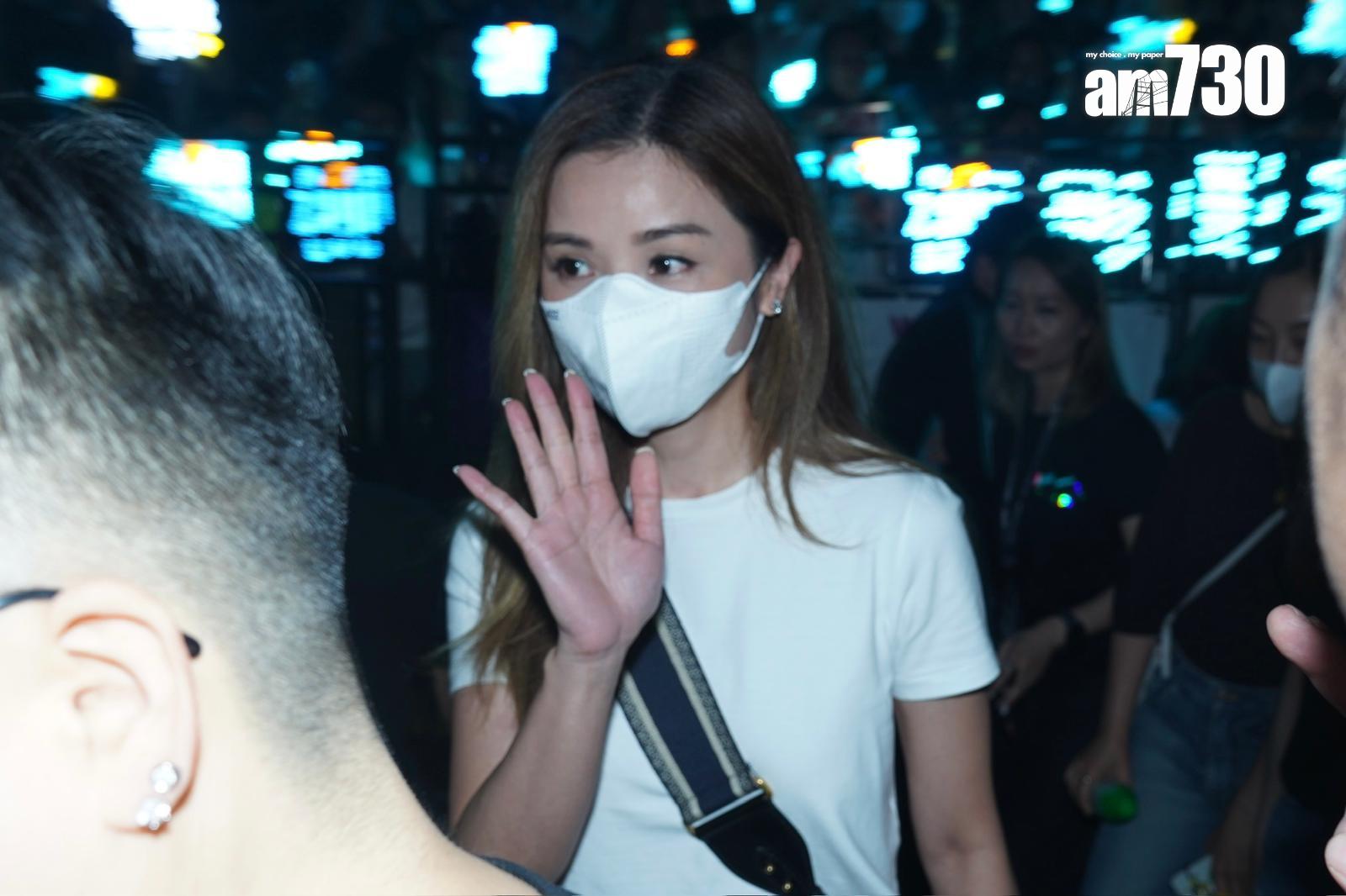 蔡卓妍入場支持MC和Jer開騷。(吳康琦攝)