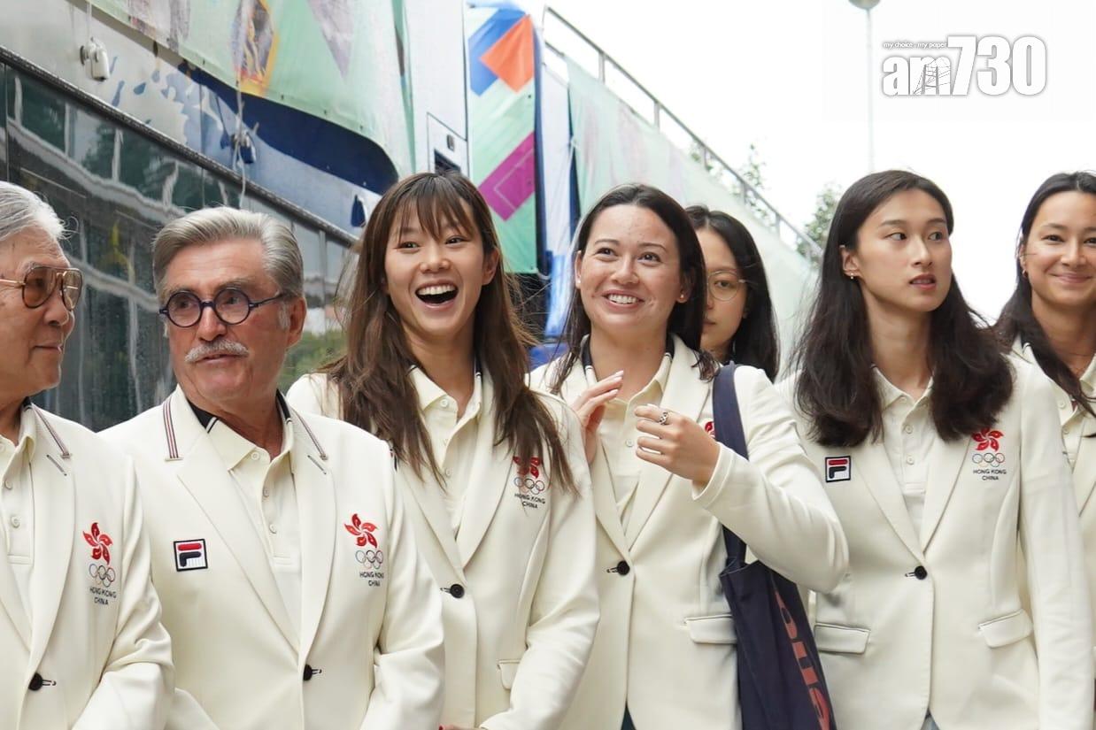 巴黎奧運中國香港代表團巴士巡遊,江旻憓、何詩蓓兩位獎牌得主及其他代表出席(吳康琦攝)