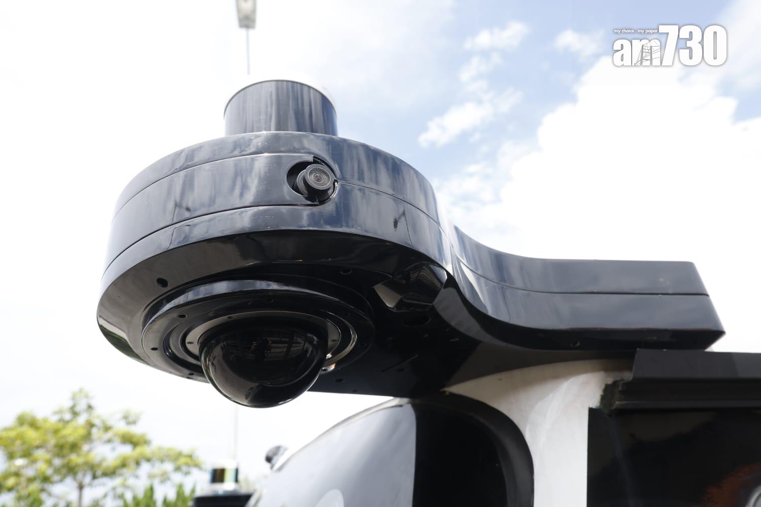 無人駕駛小巴設有15組傳感器。(林俊源攝)