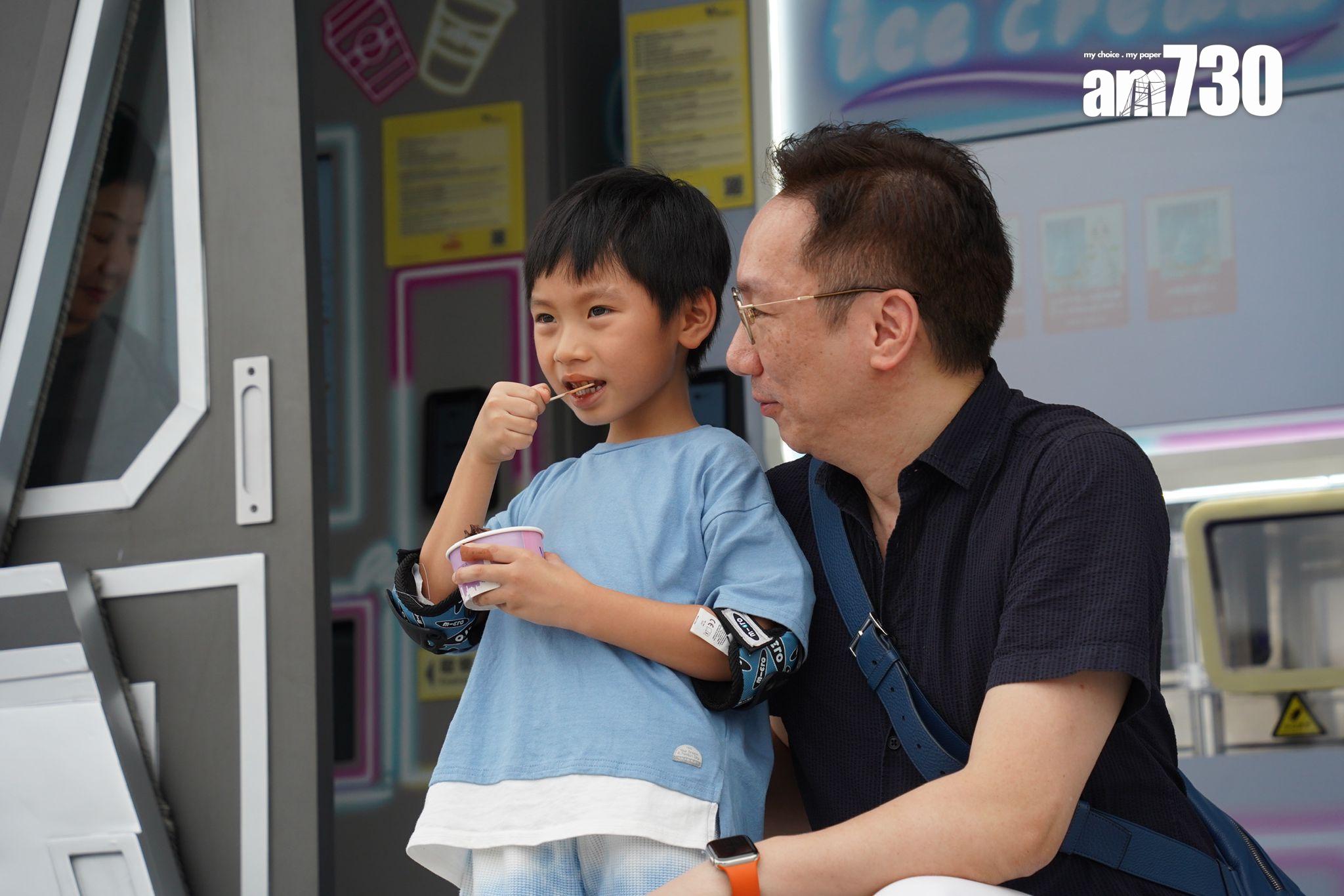 灣仔海濱設智能售賣點 售雪糕棉花糖咖啡(吳康琦攝)