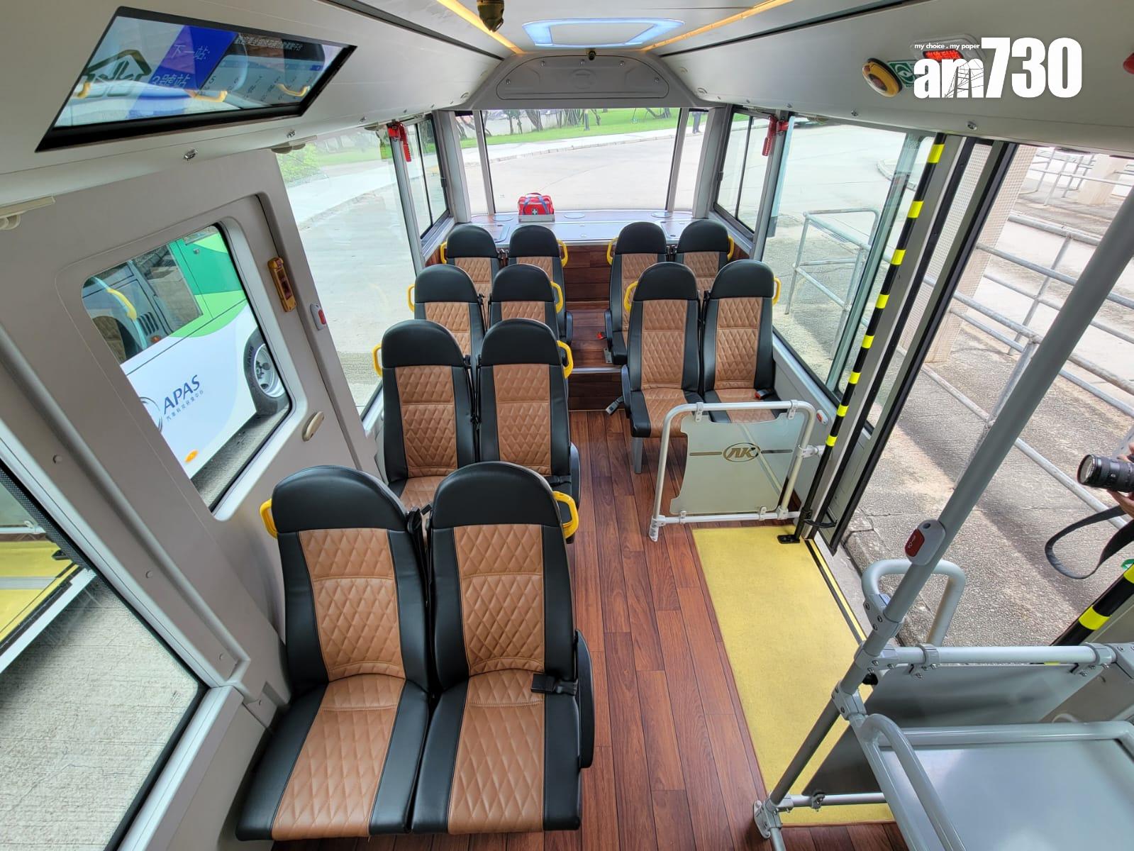 其中一輛無人駕駛小巴可接載12名乘客。(林俊源攝)