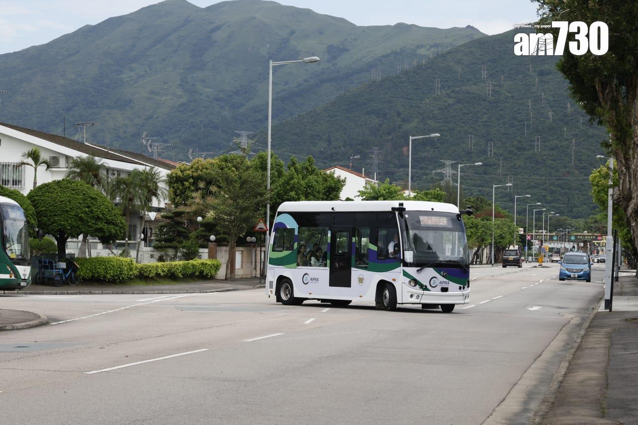 無人駕駛小巴測試路線包括T字路口。(林俊源攝)