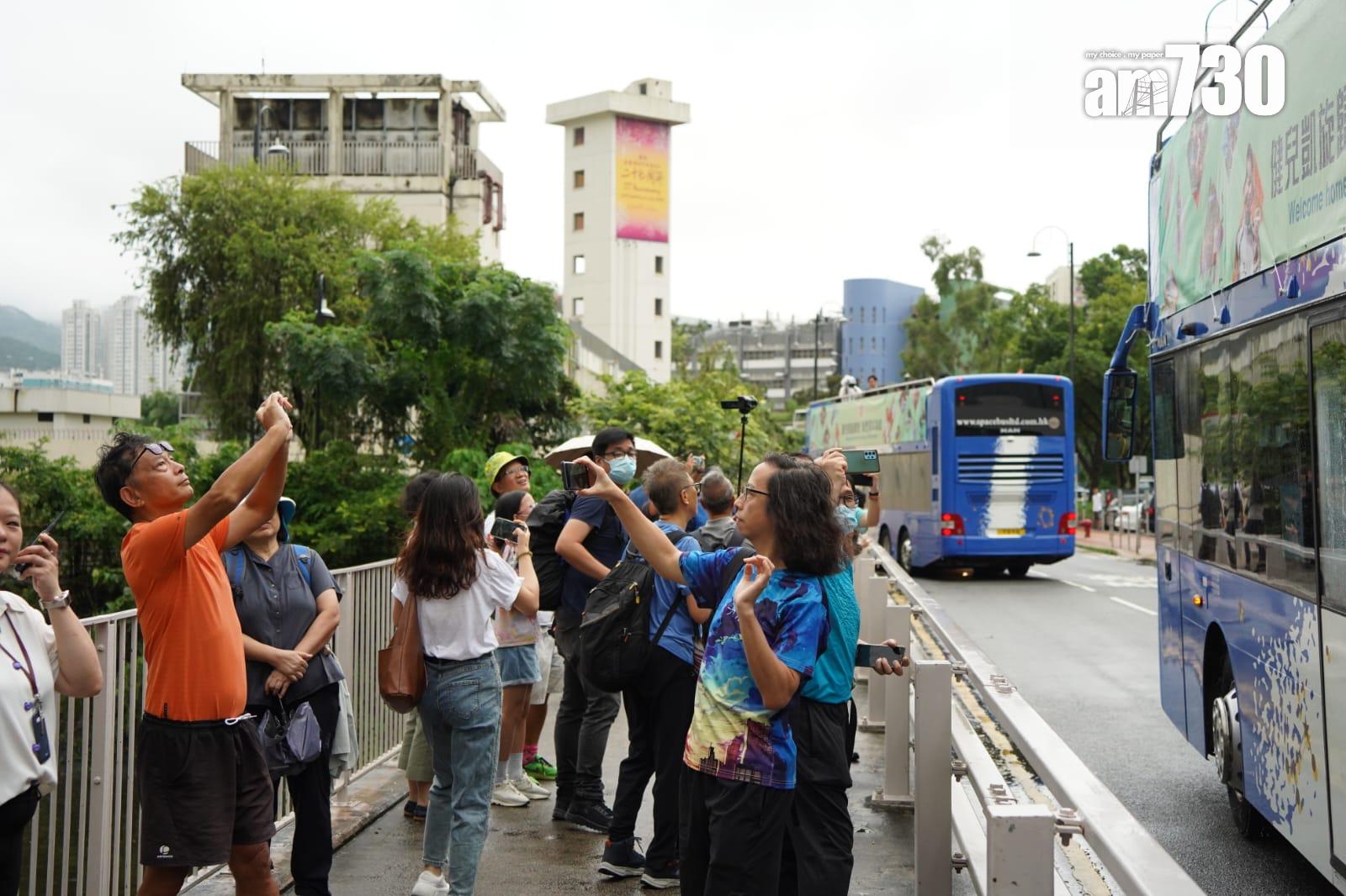 巴黎奧運中國香港代表團巴士巡遊,江旻憓、何詩蓓兩位獎牌得主及其他代表出席(吳康琦攝)