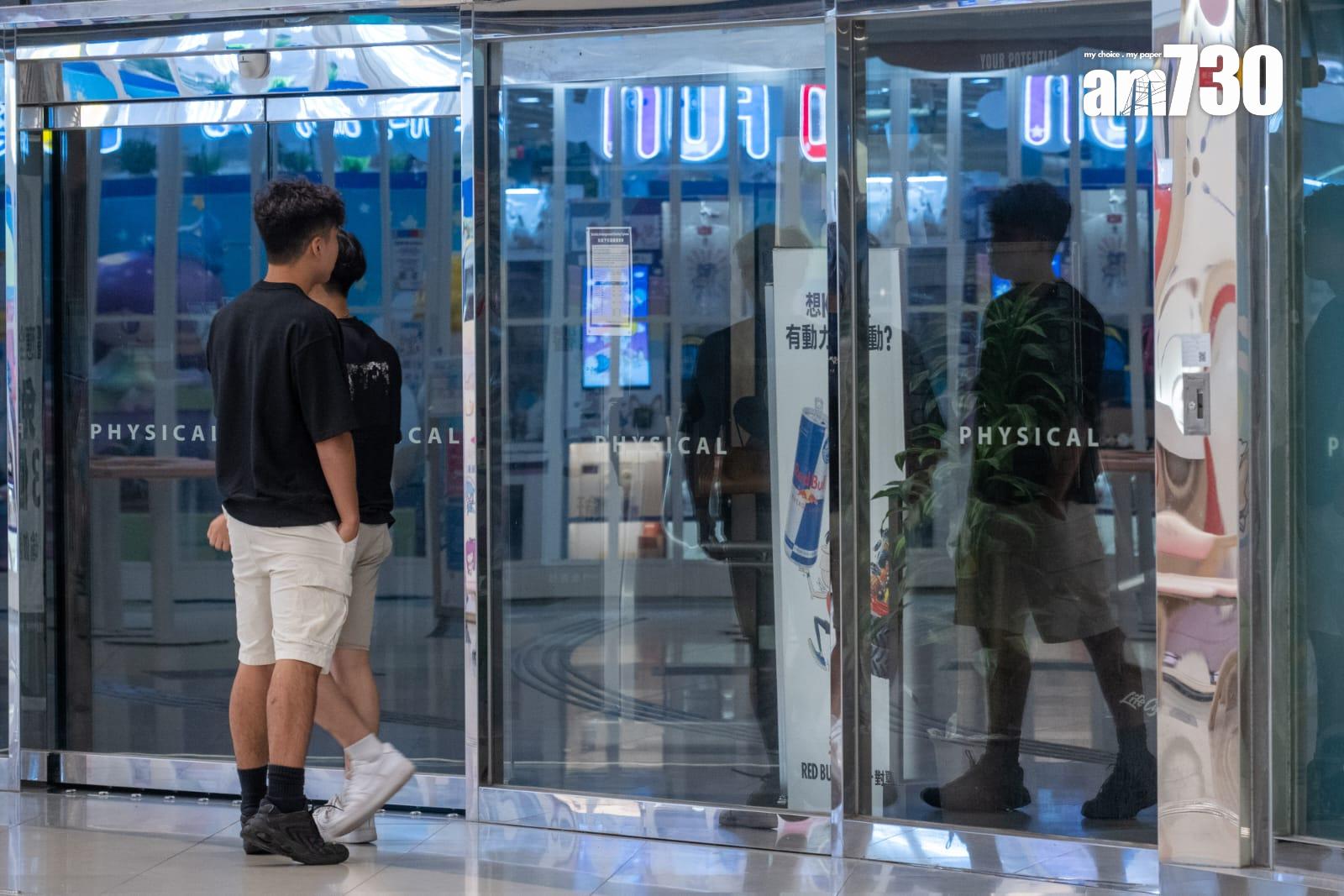 舒適堡結業|苦主年初被推銷簽10年合約損失2萬元 指開業多年以為無事(陳奕釗攝)