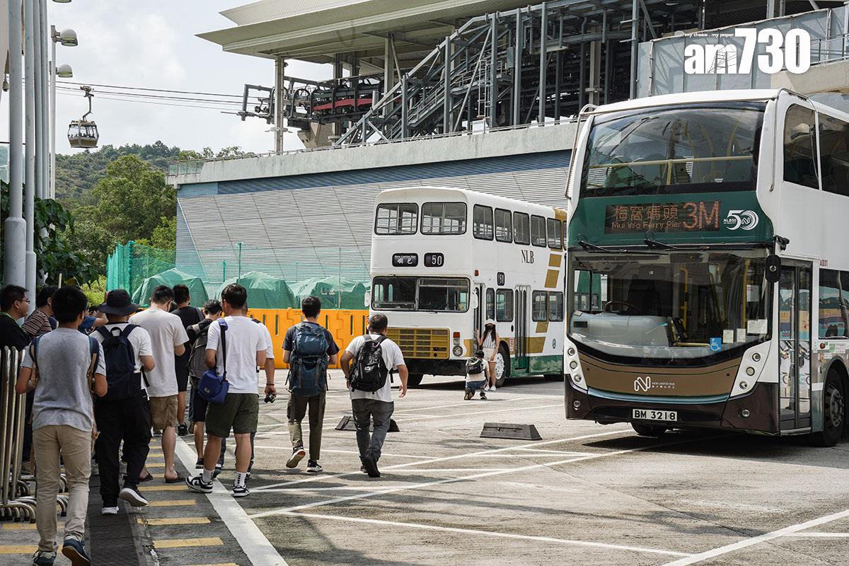 新大嶼山巴士使用懷舊車身色彩的現役巴士,早前曾經在東涌展出。(資料圖片)