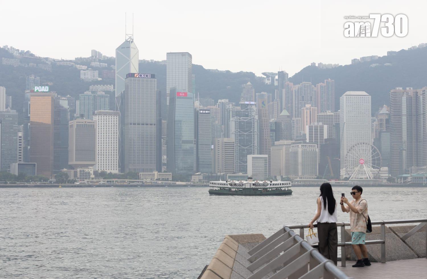 摩羯颱風|天文台指將於晚上6時40分改掛三號風球。(蘇文傑攝)