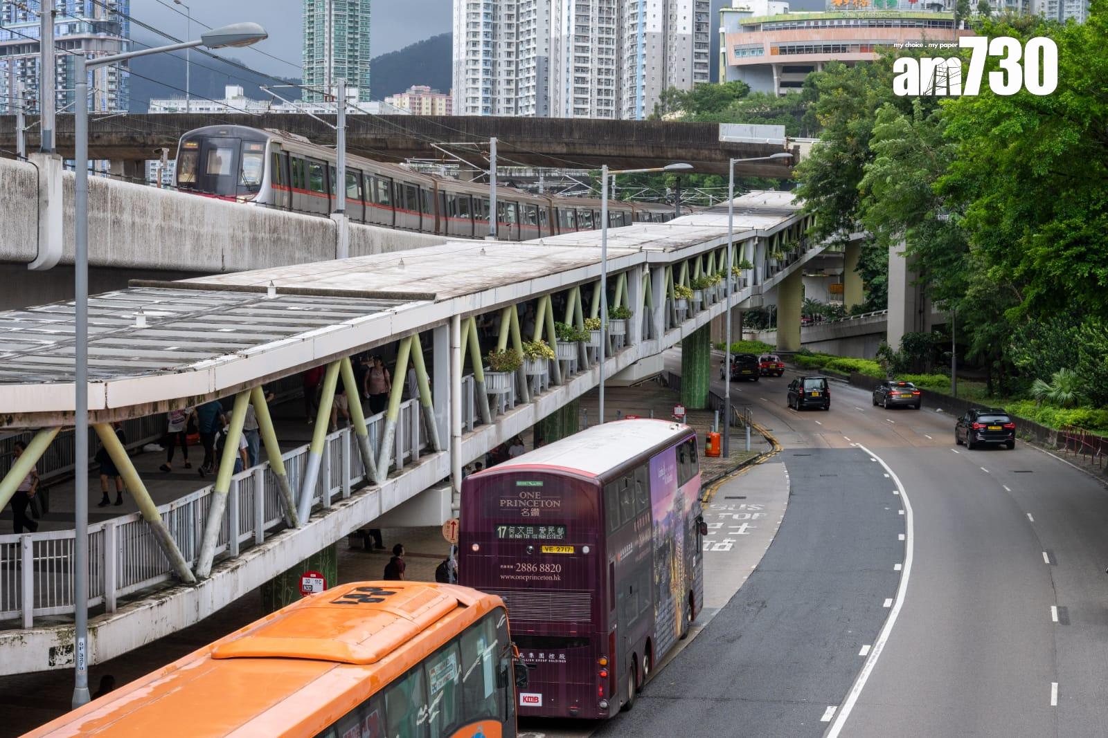 天文台改發三號風球,不少巿民陸續上班。(陳奕釗攝)