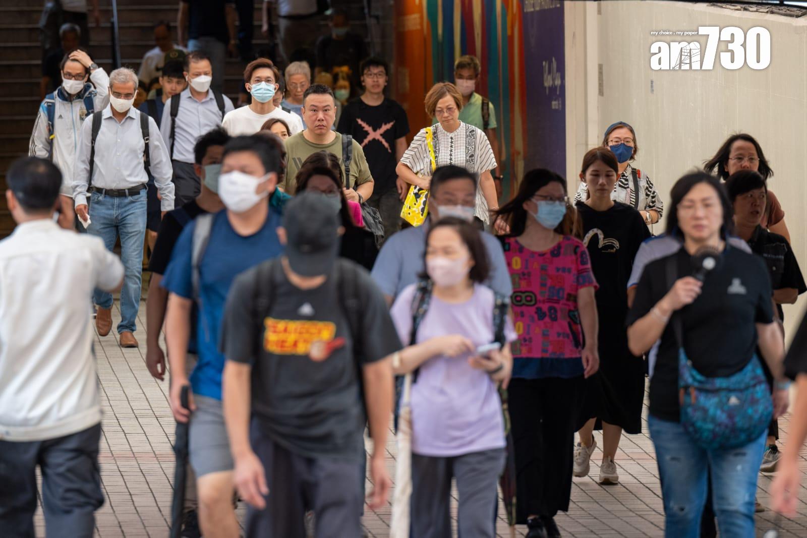 天文台改發三號風球,不少巿民陸續上班。(陳奕釗攝)
