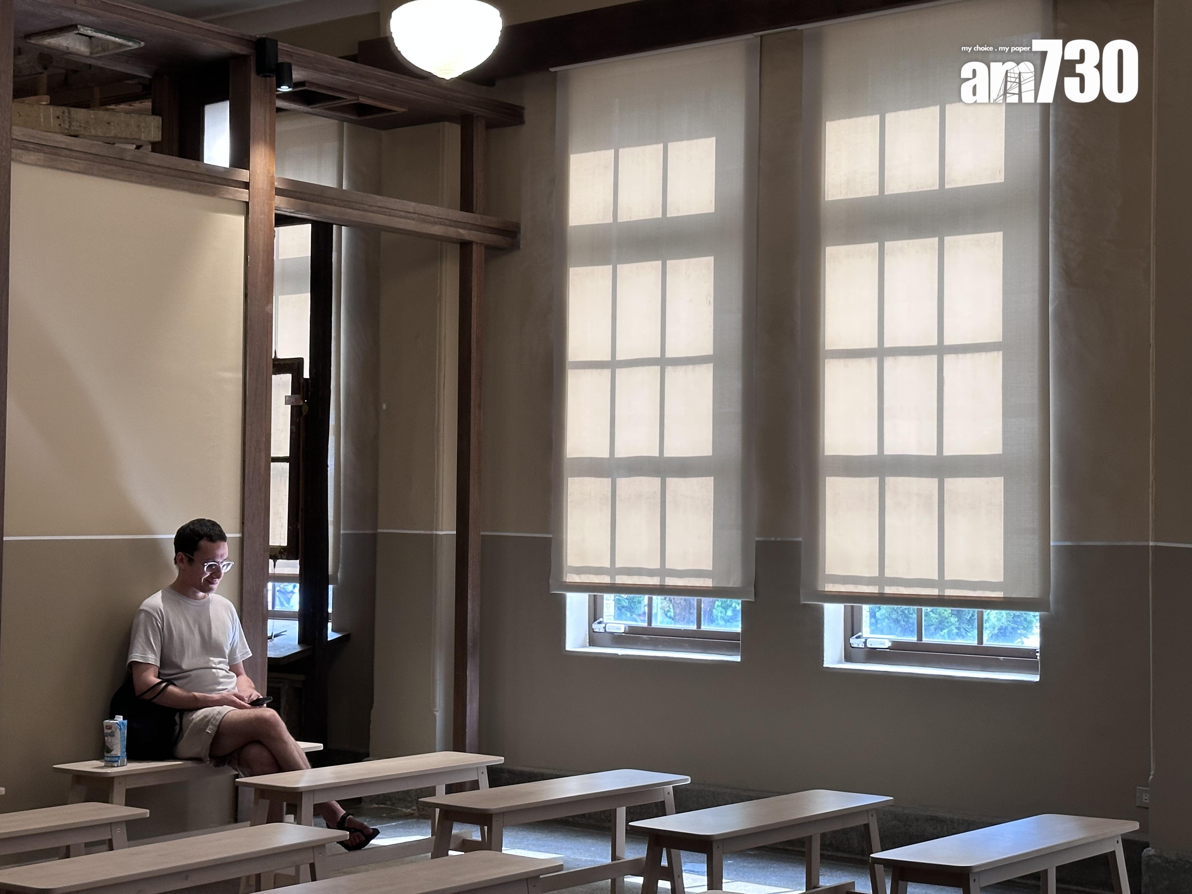 室內樓底挑高,現在透過多媒體AR介紹新文化運動,與警察署歷史。