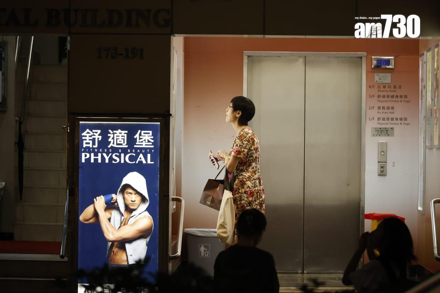 舒適堡結業|海關最新接獲1,357宗舉報,涉及預繳費用逾7,000萬元。(林俊源攝)