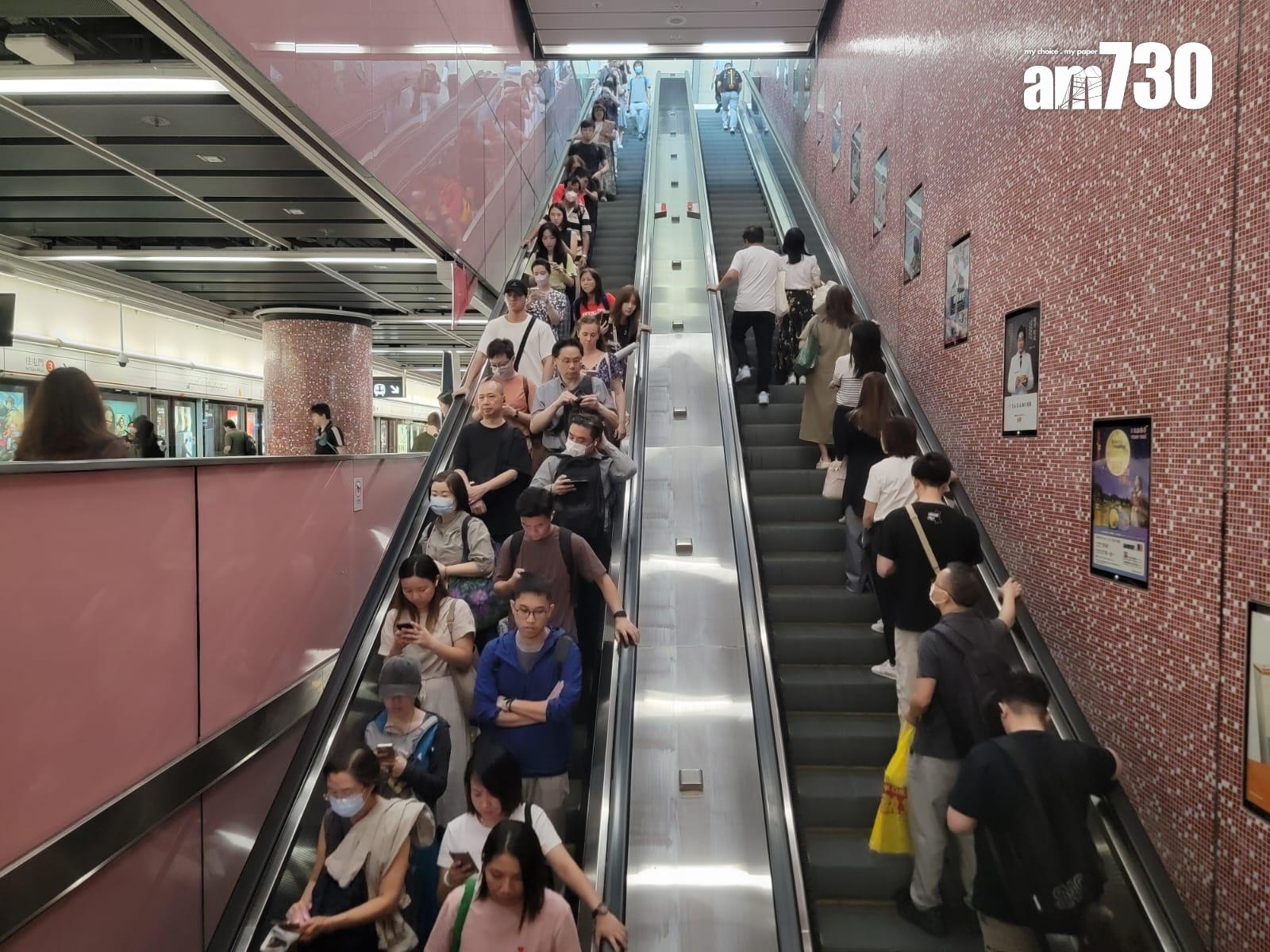 摩羯颱風中環、紅磡、九龍塘港鐵站、紅磡海底隧道打風情況。(吳康琦攝)