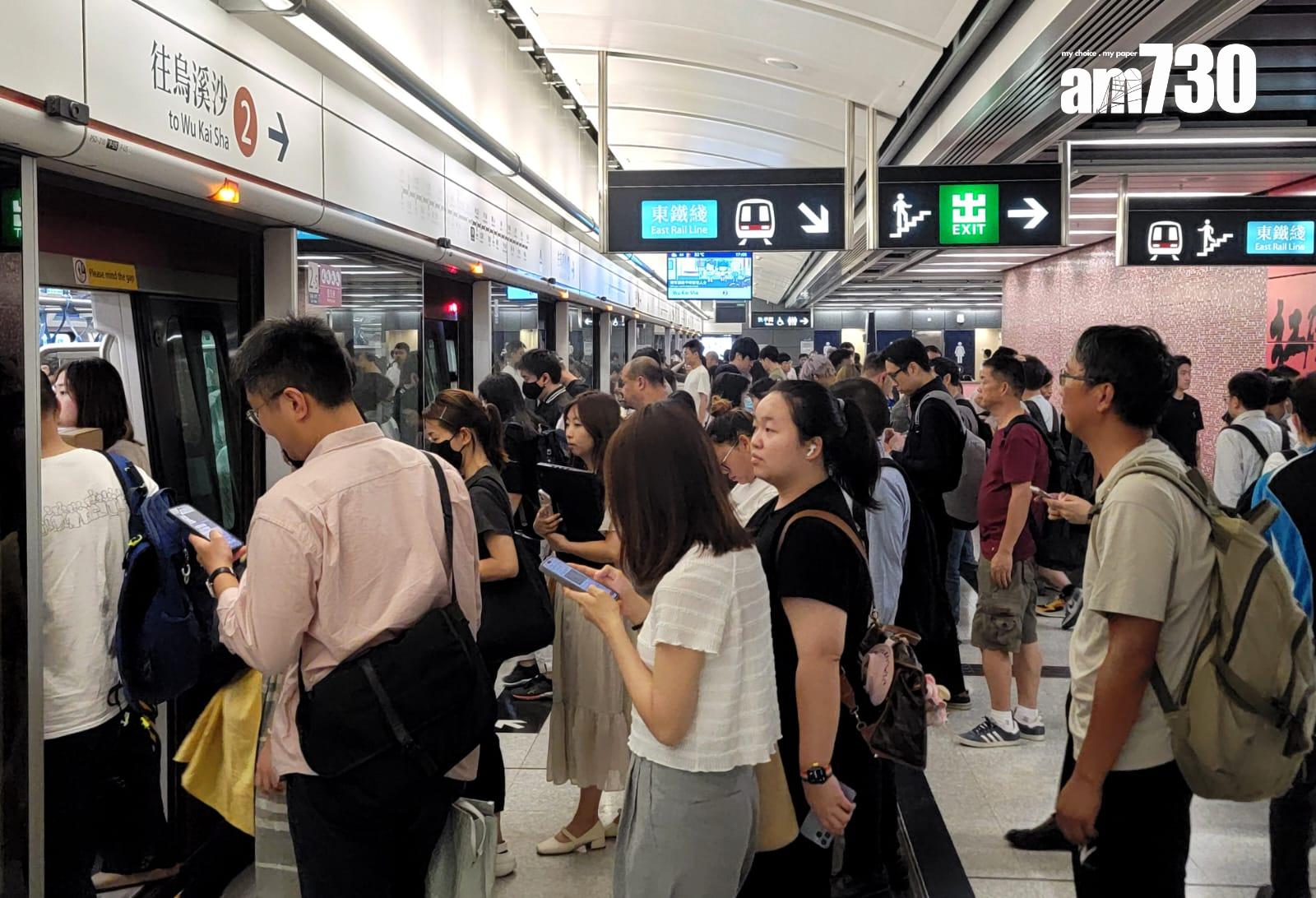 摩羯颱風中環、紅磡、九龍塘港鐵站、紅磡海底隧道打風情況。(吳康琦攝)