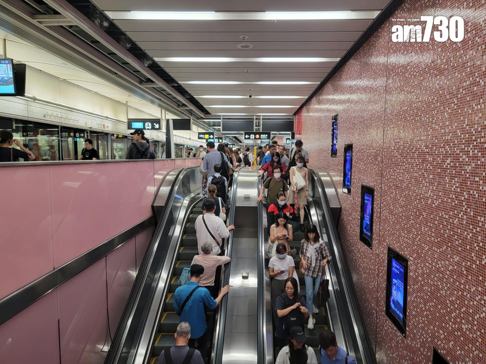 摩羯颱風中環、紅磡、九龍塘港鐵站、紅磡海底隧道打風情況。(吳康琦攝)