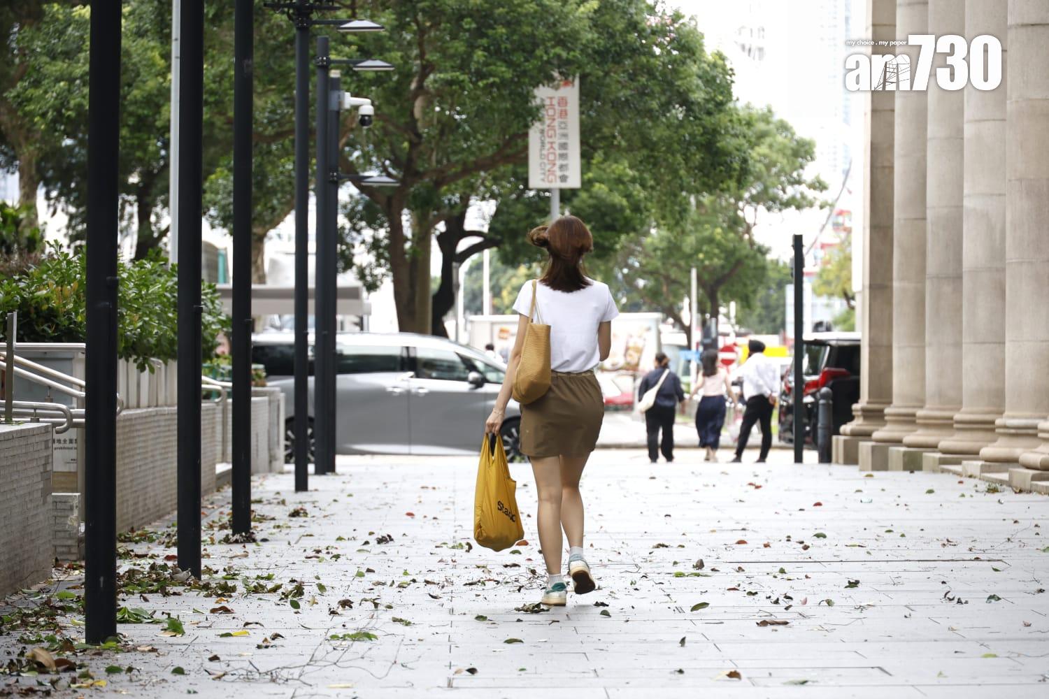 摩羯颱風中環、紅磡、九龍塘港鐵站、紅磡海底隧道打風情況。(林俊源攝)