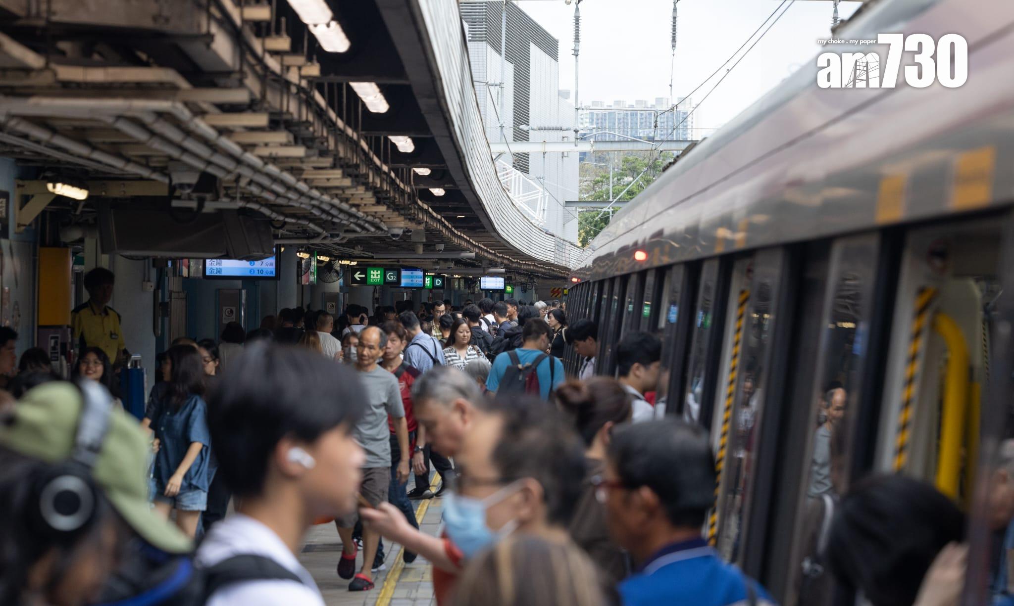 摩羯颱風中環、紅磡、九龍塘港鐵站、紅磡海底隧道打風情況。(蘇文傑攝)