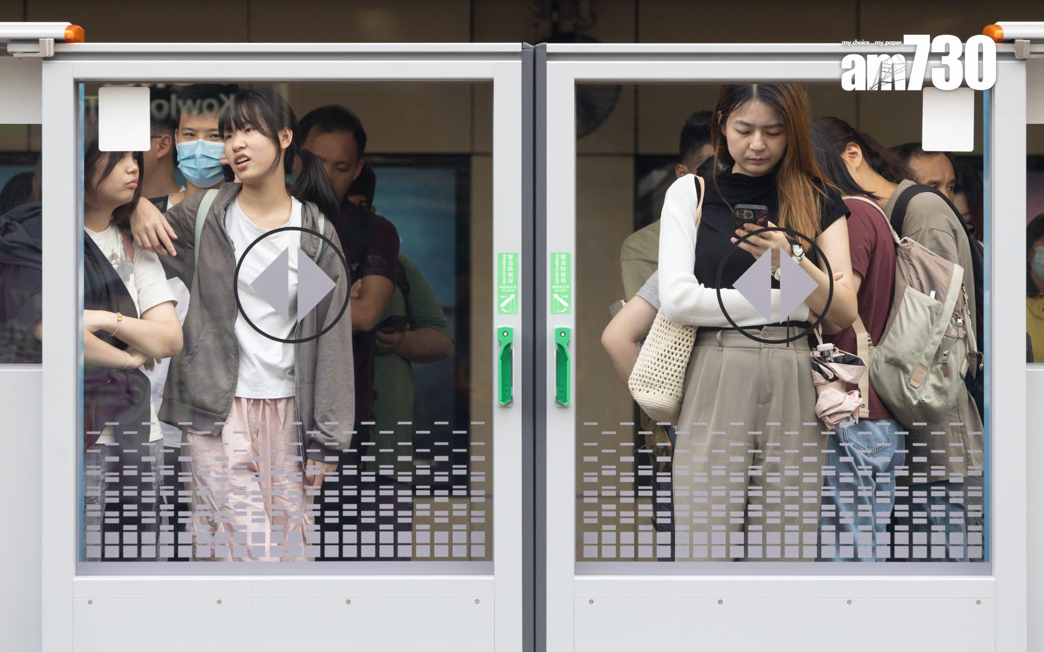 摩羯颱風中環、紅磡、九龍塘港鐵站、紅磡海底隧道打風情況。(蘇文傑攝)