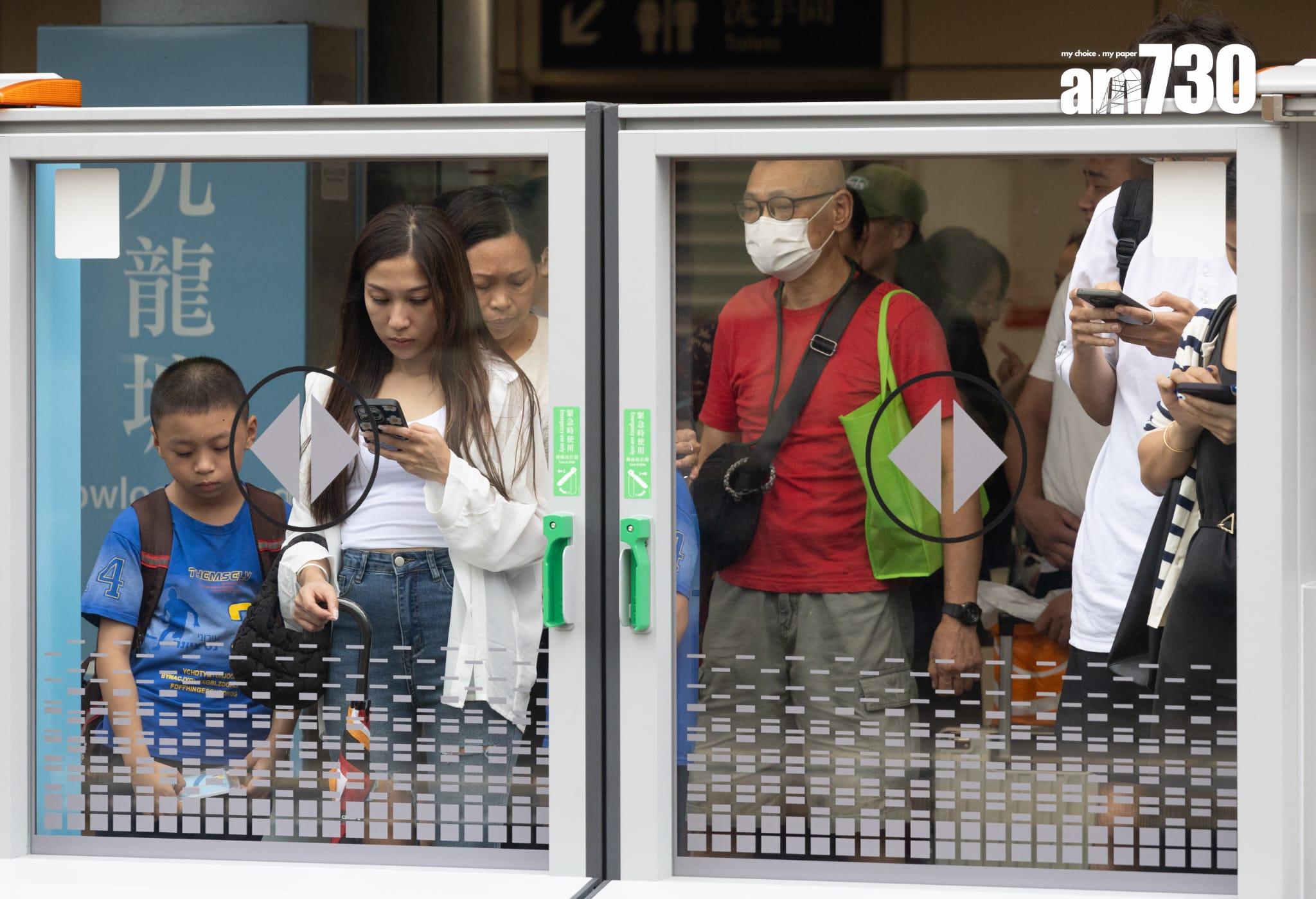 摩羯颱風中環、紅磡、九龍塘港鐵站、紅磡海底隧道打風情況。(蘇文傑攝)