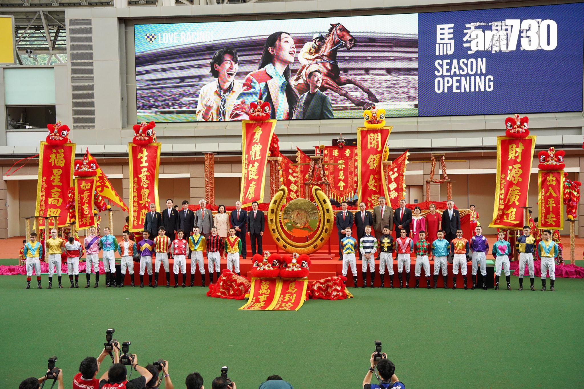 新馬季今開鑼 李家超現身主持儀式 為醒獅點睛敲鑼 (吳康琦攝)