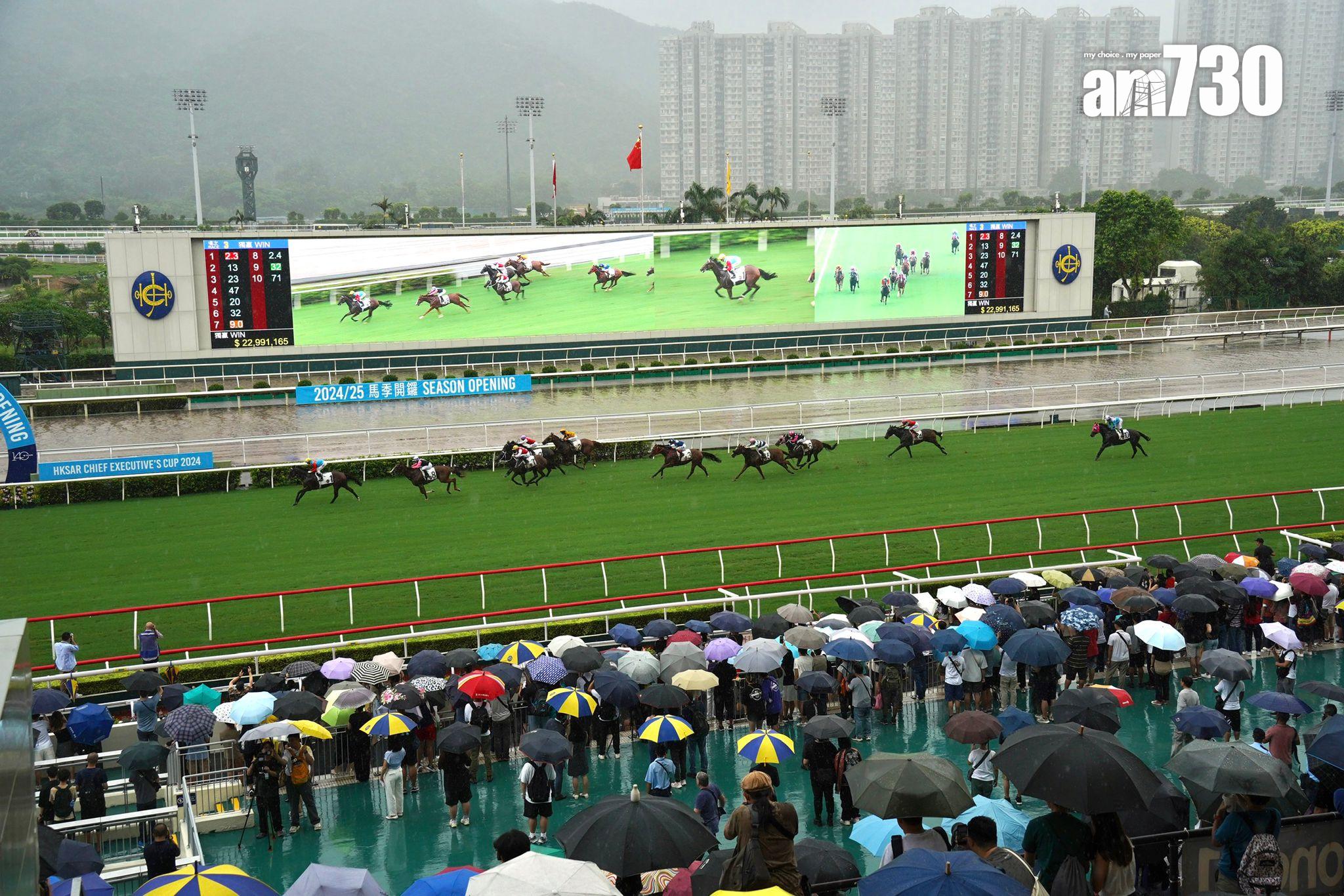 李家超:未來數月香港將有多項盛事舉行 續推「無處不旅遊」 (吳康琦攝)