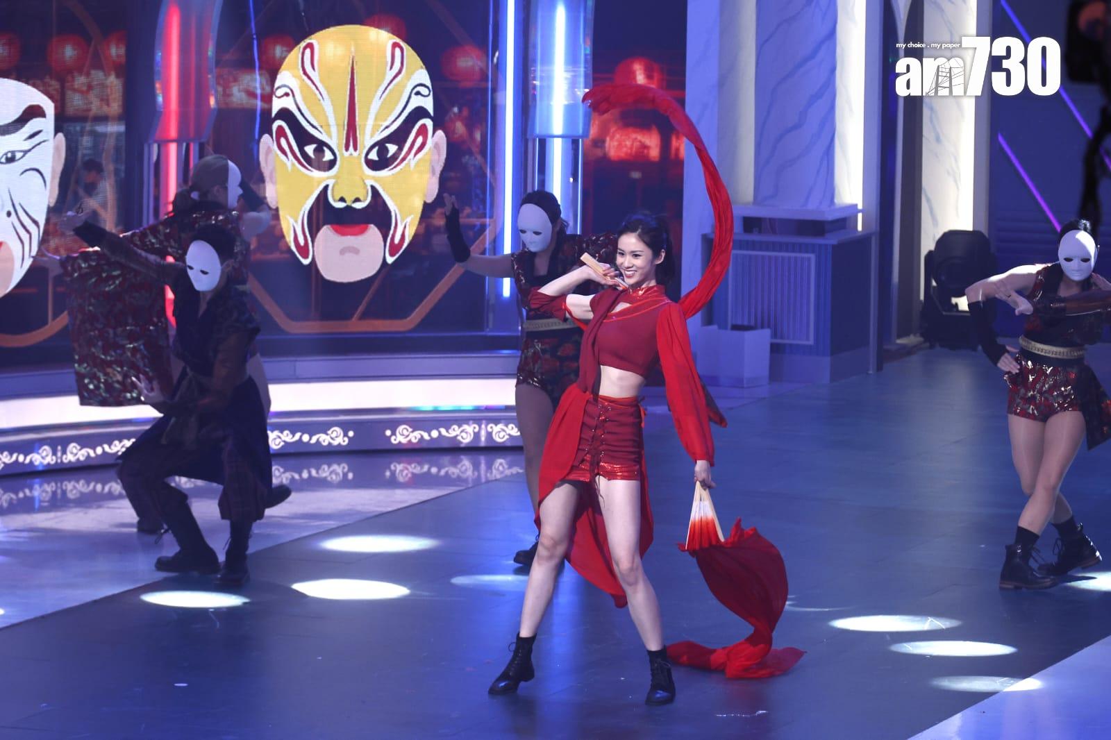 14號楊梓瑤以京劇腔表演獲頒「才藝女神大獎」。(林俊源攝)