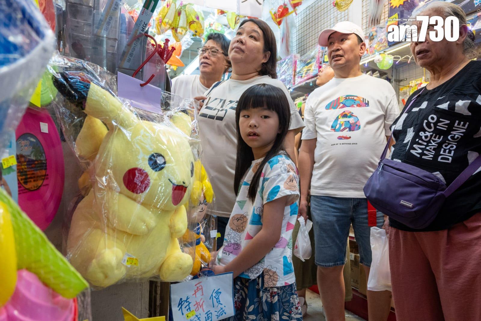灣仔日昇玩具今光榮結業 老顧客湧店懷緬 負責人:如讀完書畢業 (陳奕釗攝)
