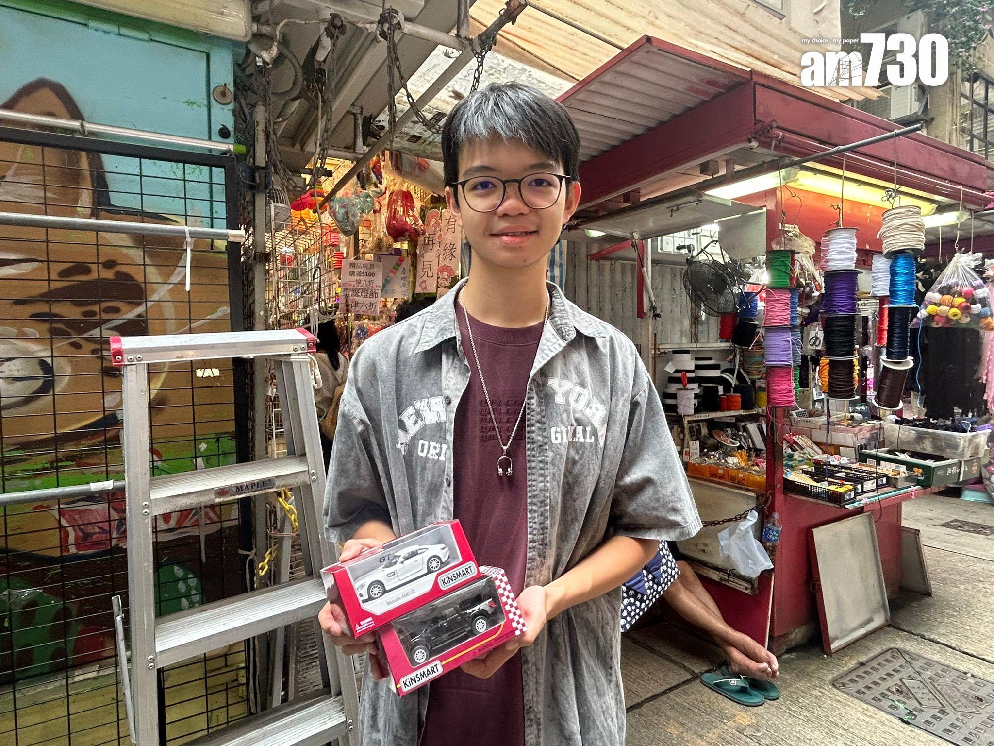黃先生兒時已光顧日昇玩具。(朱慧恩攝)