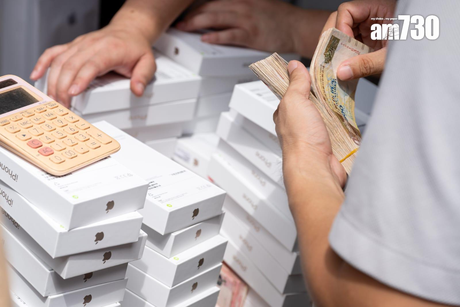 iPhone 16開賣|多間Apple Store現取機人龍 Pro Max一部賺2000元(陳奕釗攝))