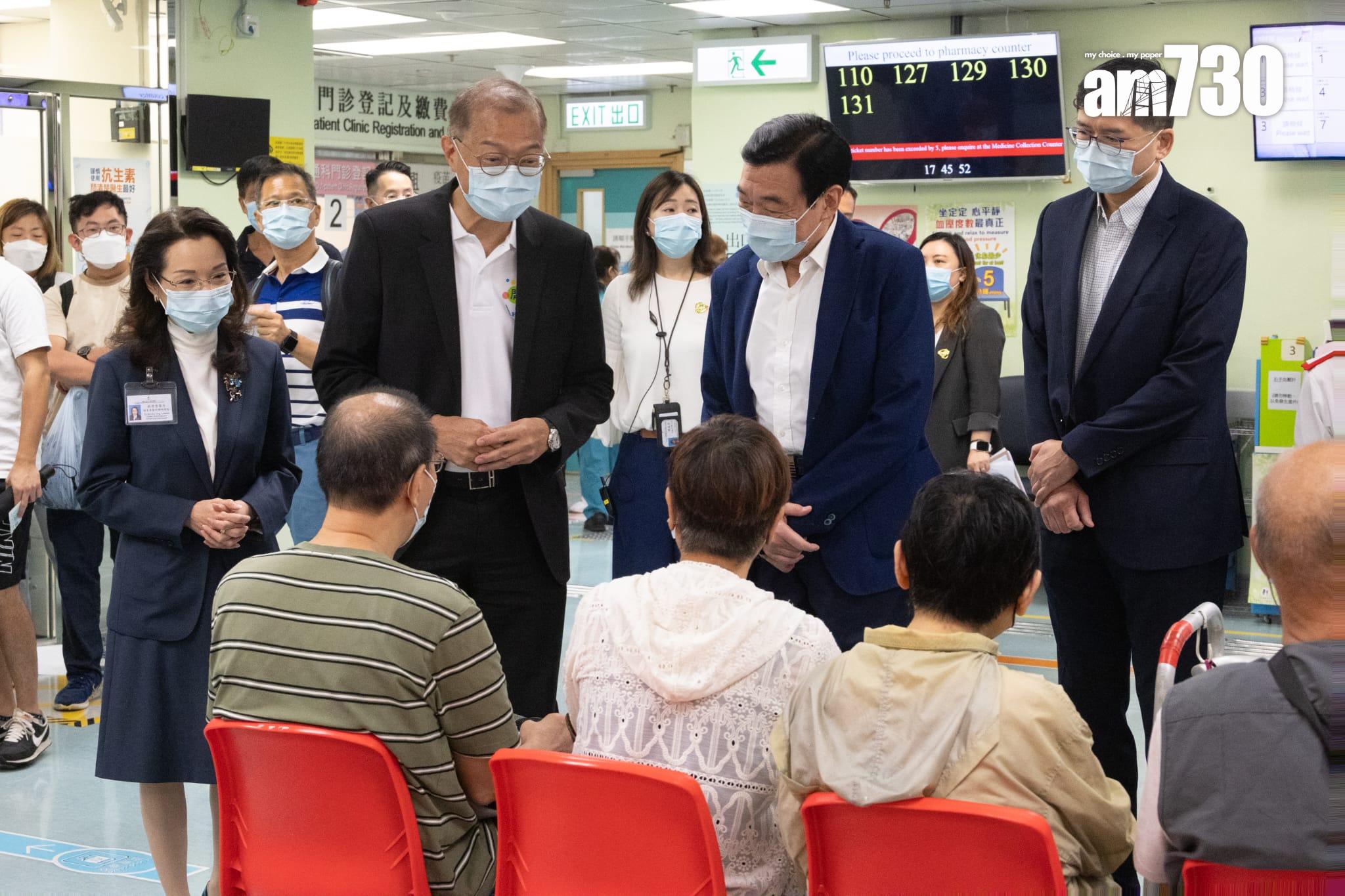 醫務衞生局局長、其他官員和前線醫護人員一同響應接種疫苗。(蘇文傑攝)