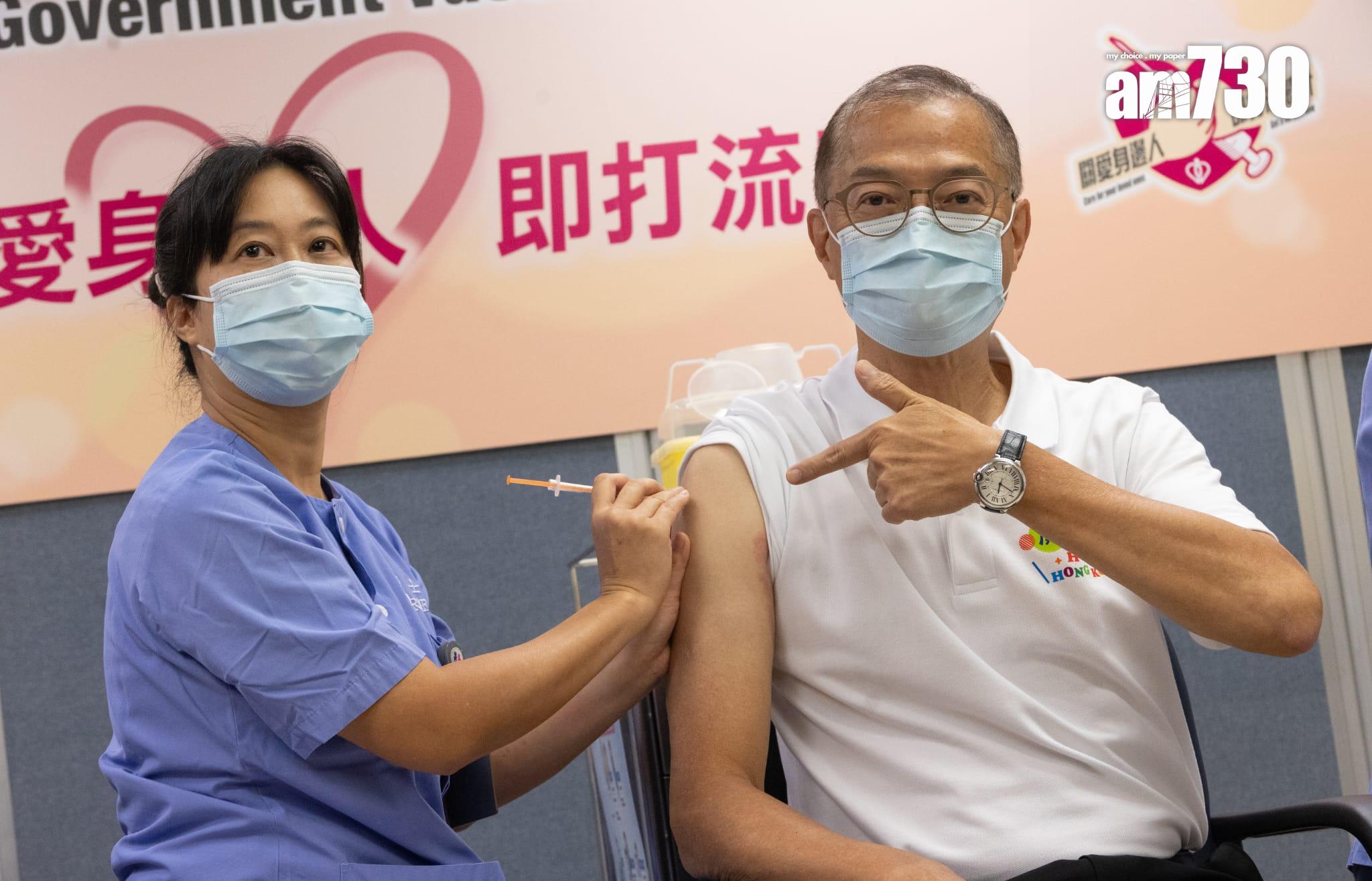 醫務衞生局局長、其他官員和前線醫護人員一同響應接種疫苗。(蘇文傑攝)