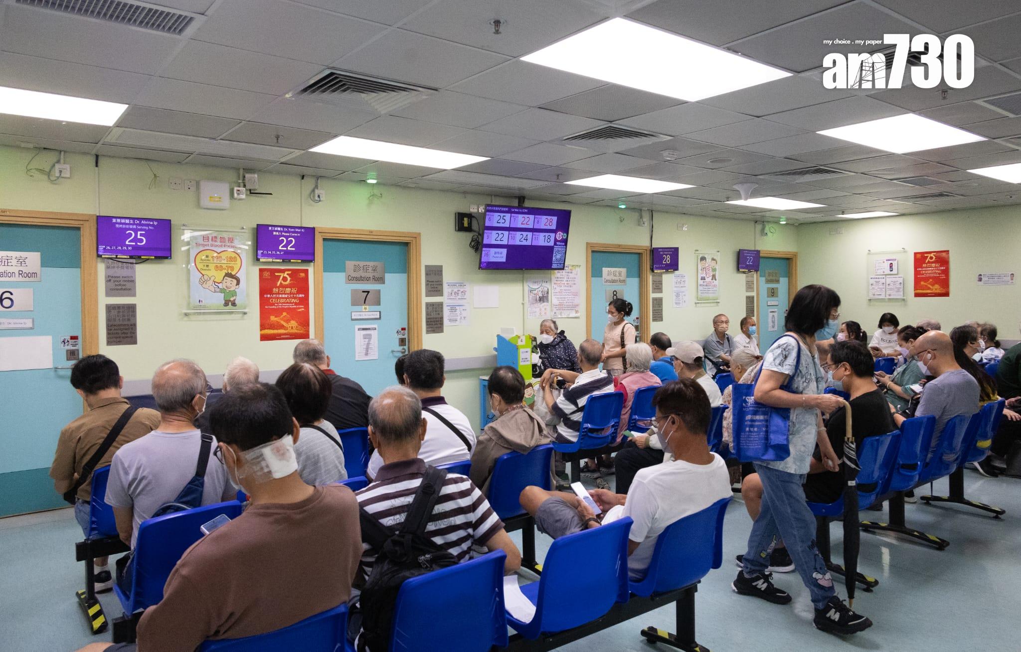 醫務衞生局局長、其他官員和前線醫護人員一同響應接種疫苗。(蘇文傑攝)