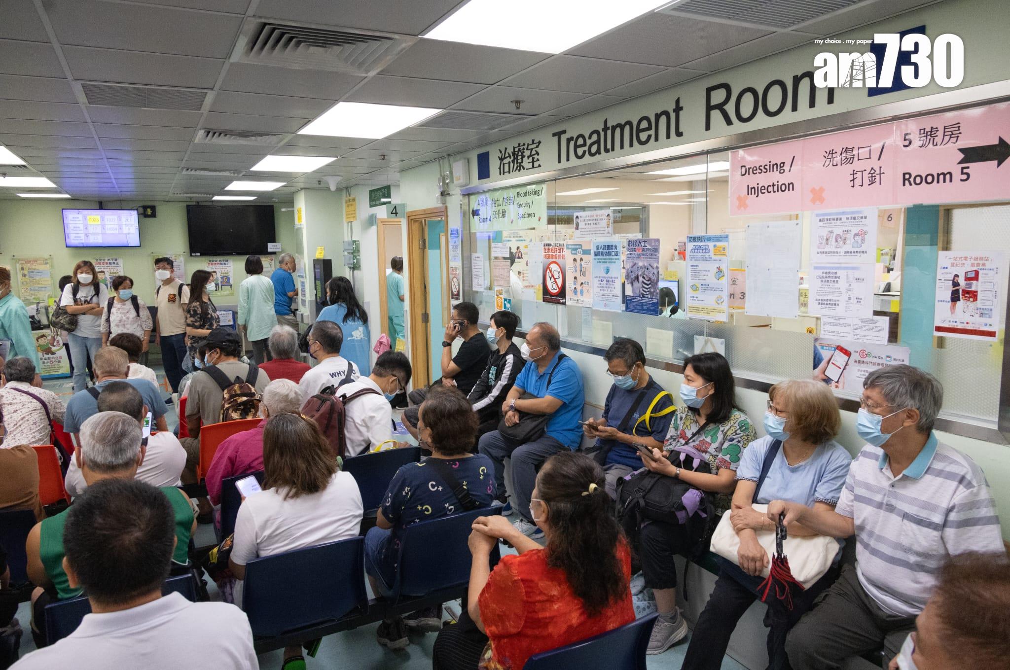 醫務衞生局局長、其他官員和前線醫護人員一同響應接種疫苗。(蘇文傑攝)