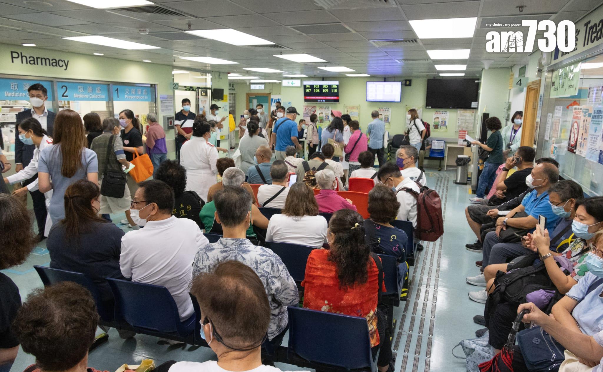 醫務衞生局局長、其他官員和前線醫護人員一同響應接種疫苗。(蘇文傑攝)