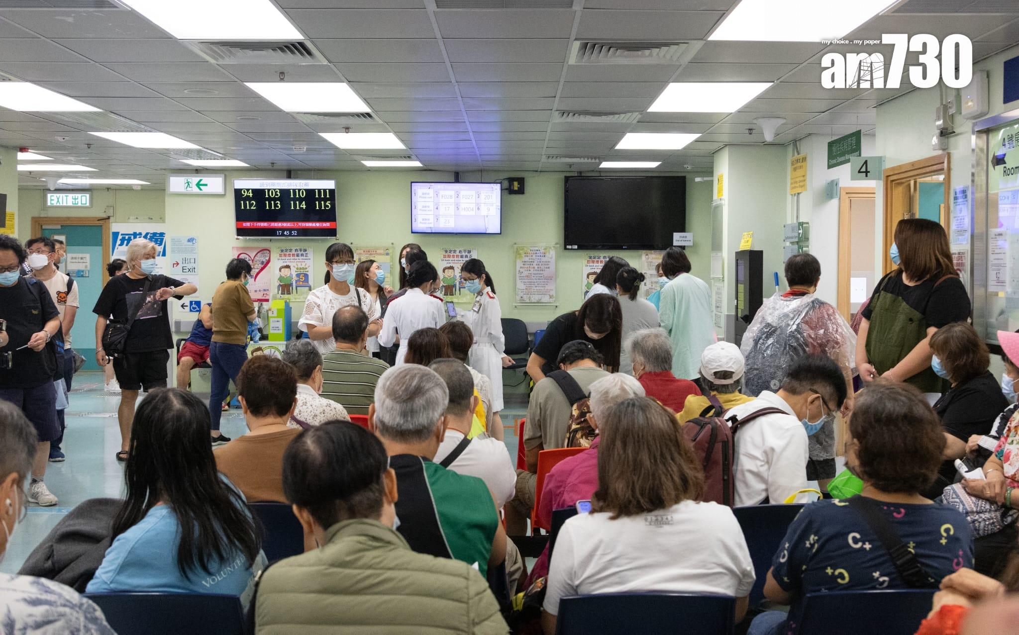 醫務衞生局局長、其他官員和前線醫護人員一同響應接種疫苗。(蘇文傑攝)