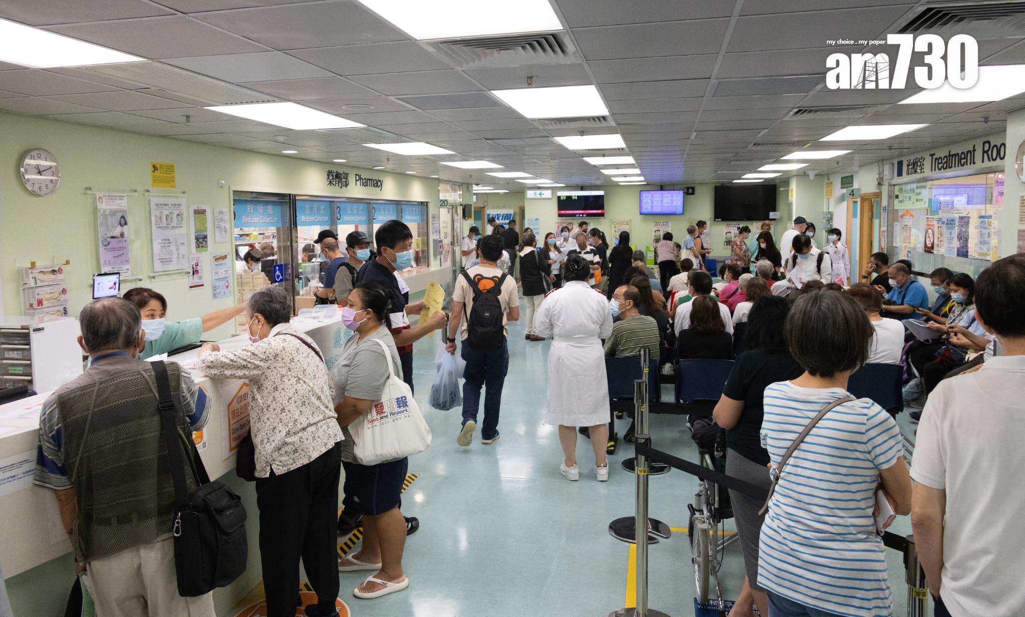 醫務衞生局局長、其他官員和前線醫護人員一同響應接種疫苗。(蘇文傑攝)